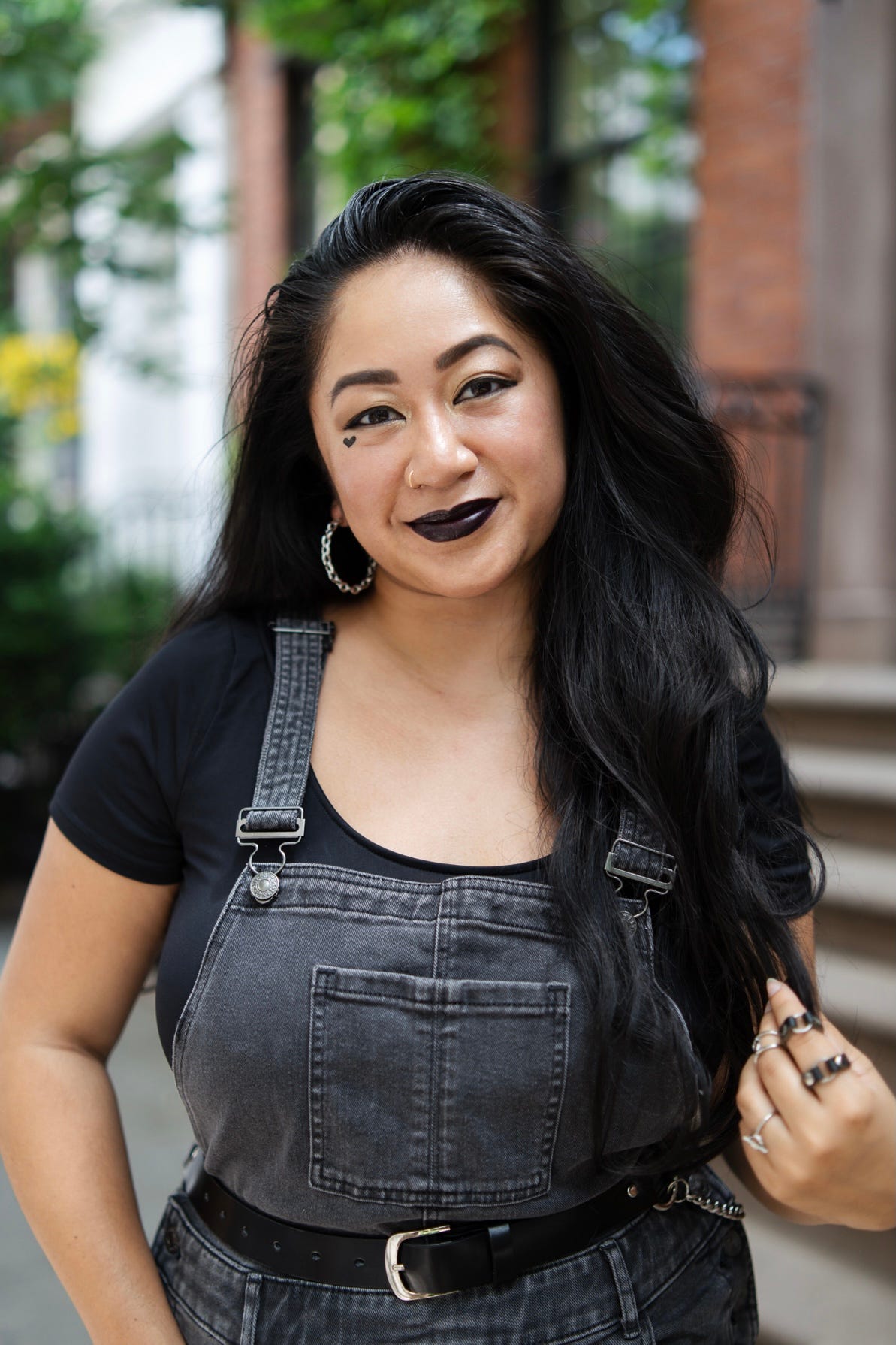 29W Triple Water Sign Domme Seeks Weirdos To Drown In Play And Connection