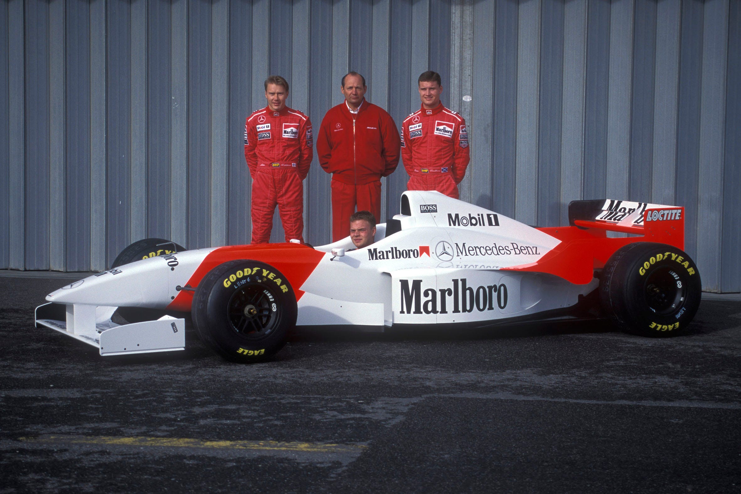 NU ER FABRIKKERNE VILDE MED F1 - by Peter Nygaard