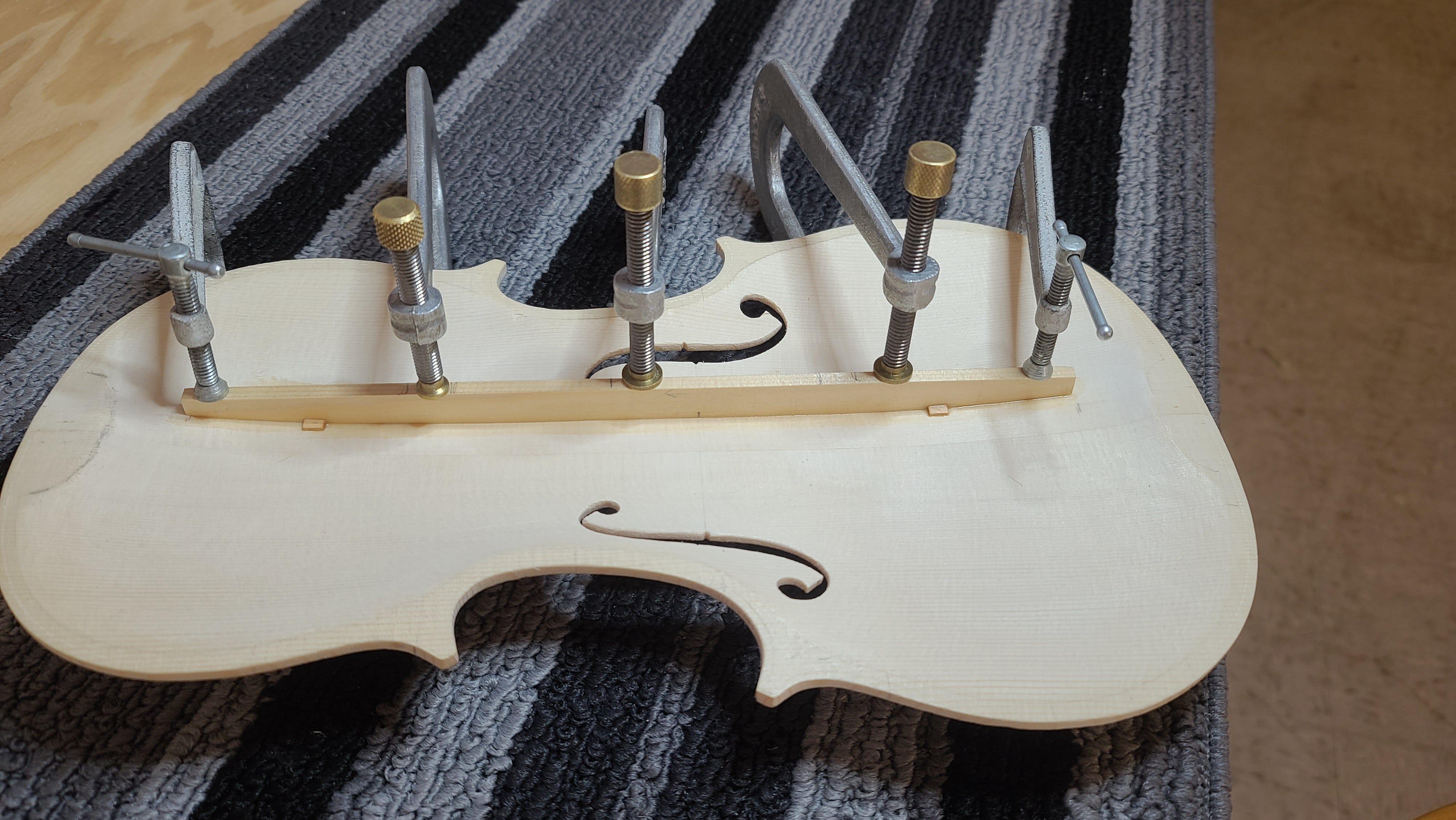 Violin outlet bass bar