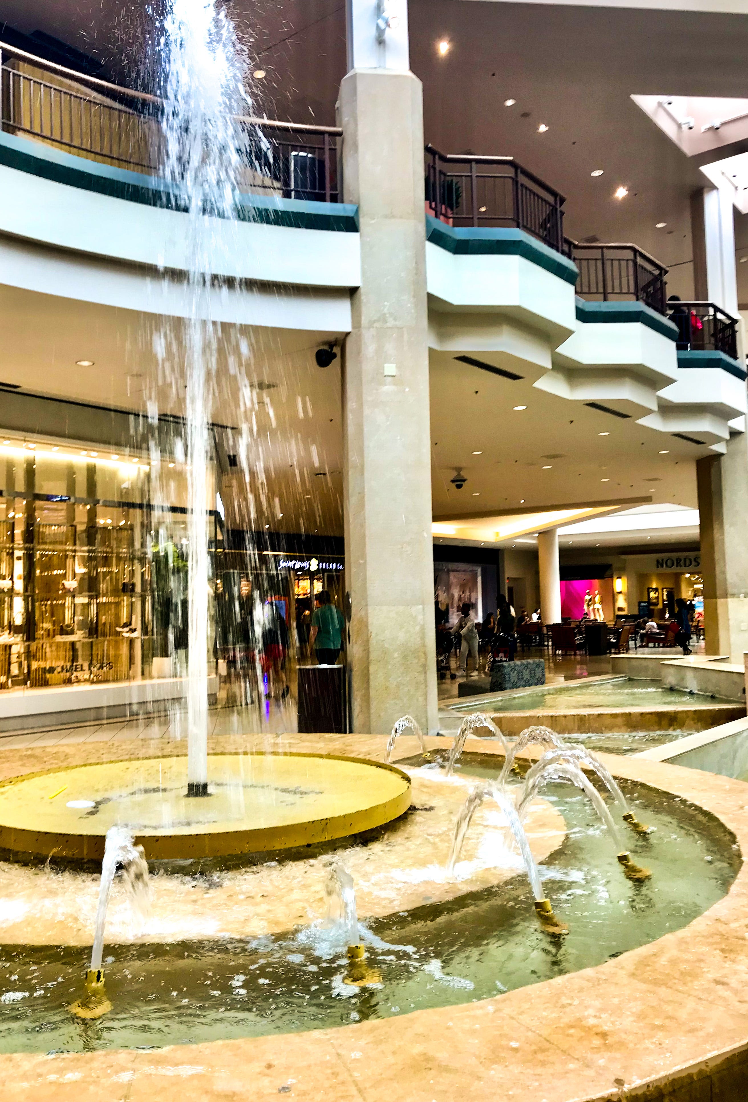 Tour de Mall - by Tipper Raddle - Tipical World