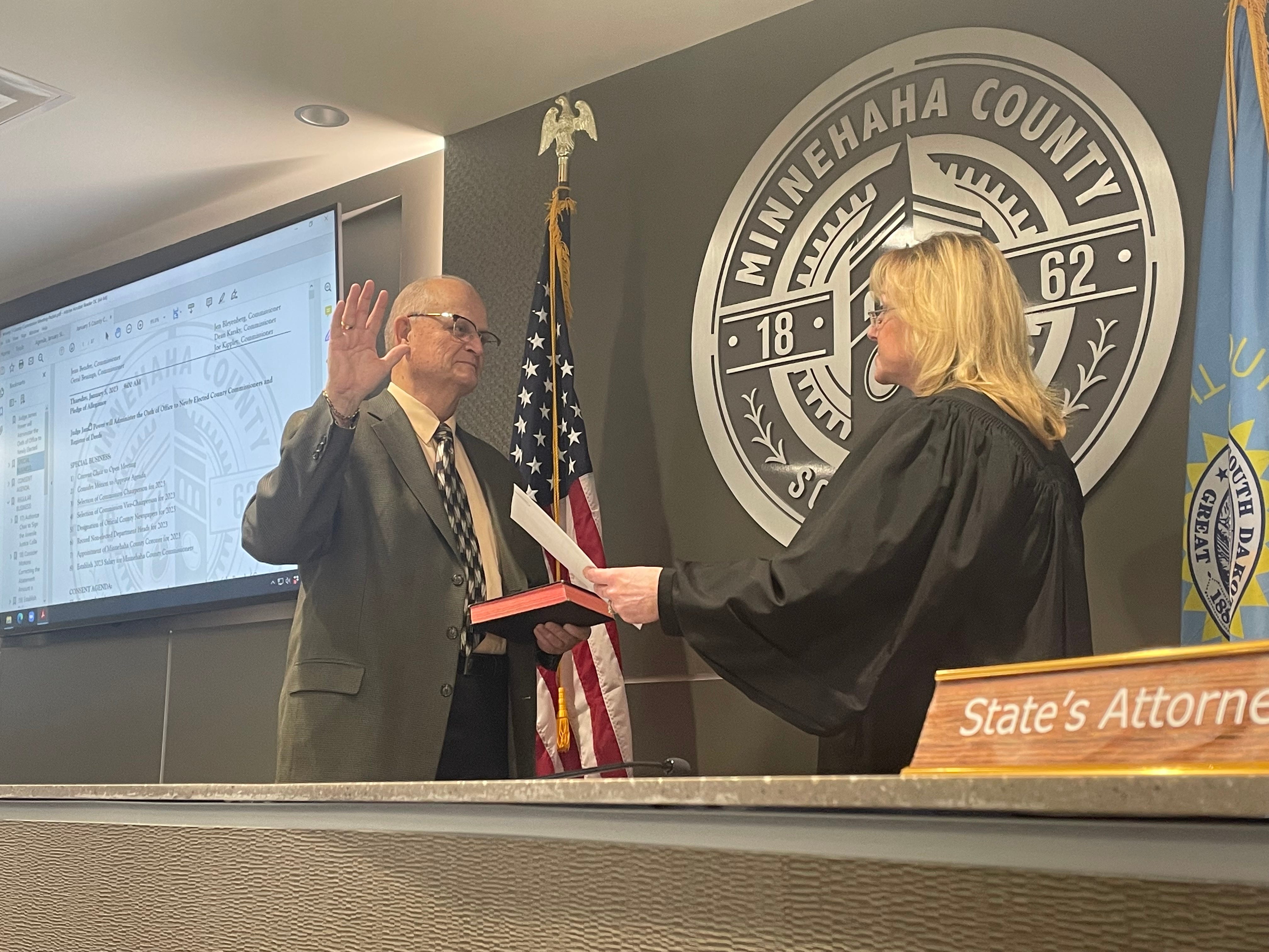 New Minnehaha County commissioners take oath