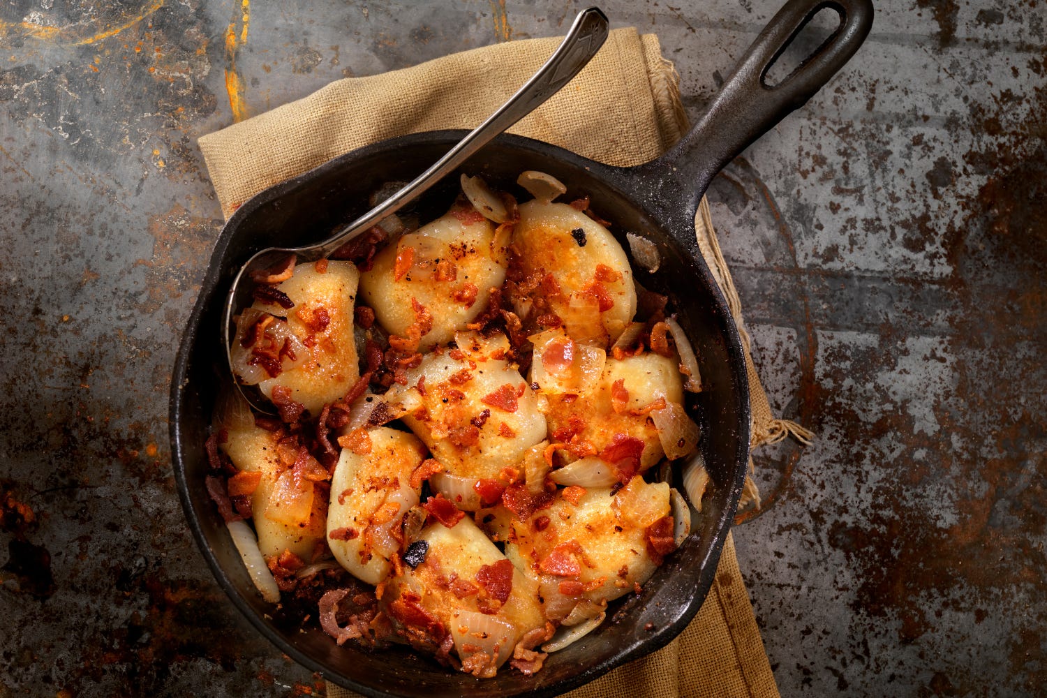 Ẩm thực Ba Lan, dĩ nhiên là Pierogi! Bánh của thánh Hyacinth