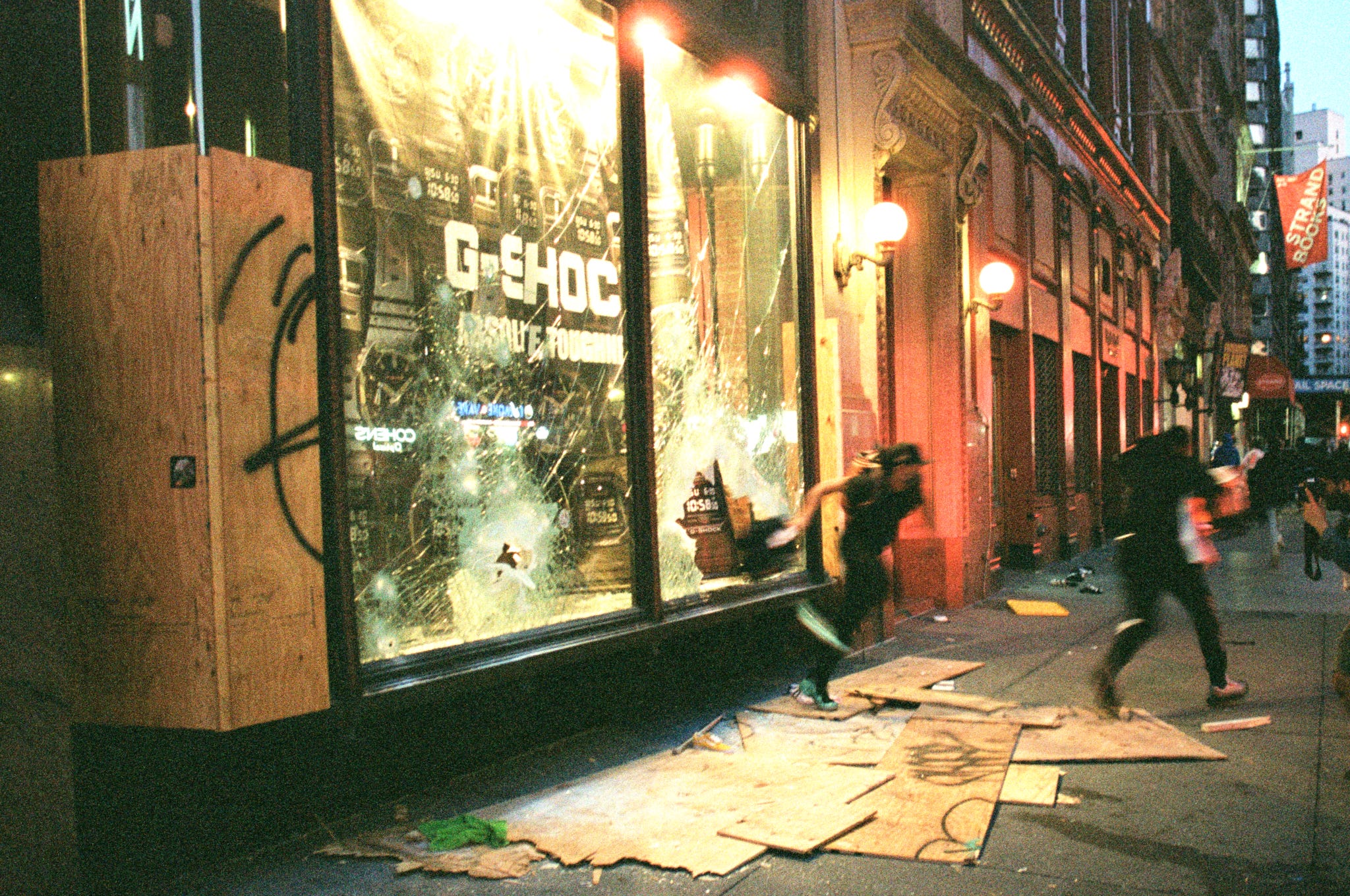 The Sunday Night Riots, Mass Looting in SoHo After Day of Peaceful Protest