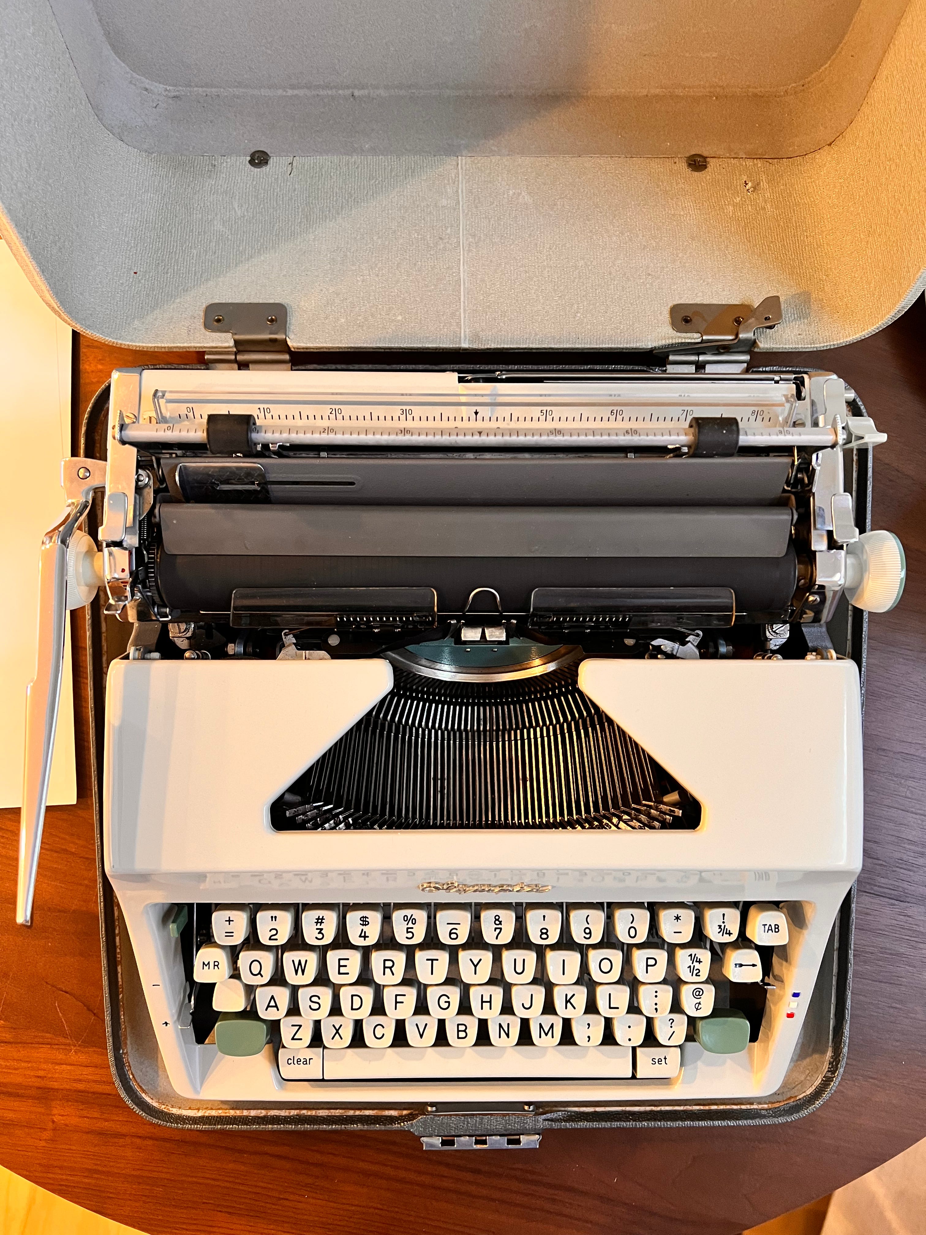 Buying a 57-year-old typewriter - by David Ruddock