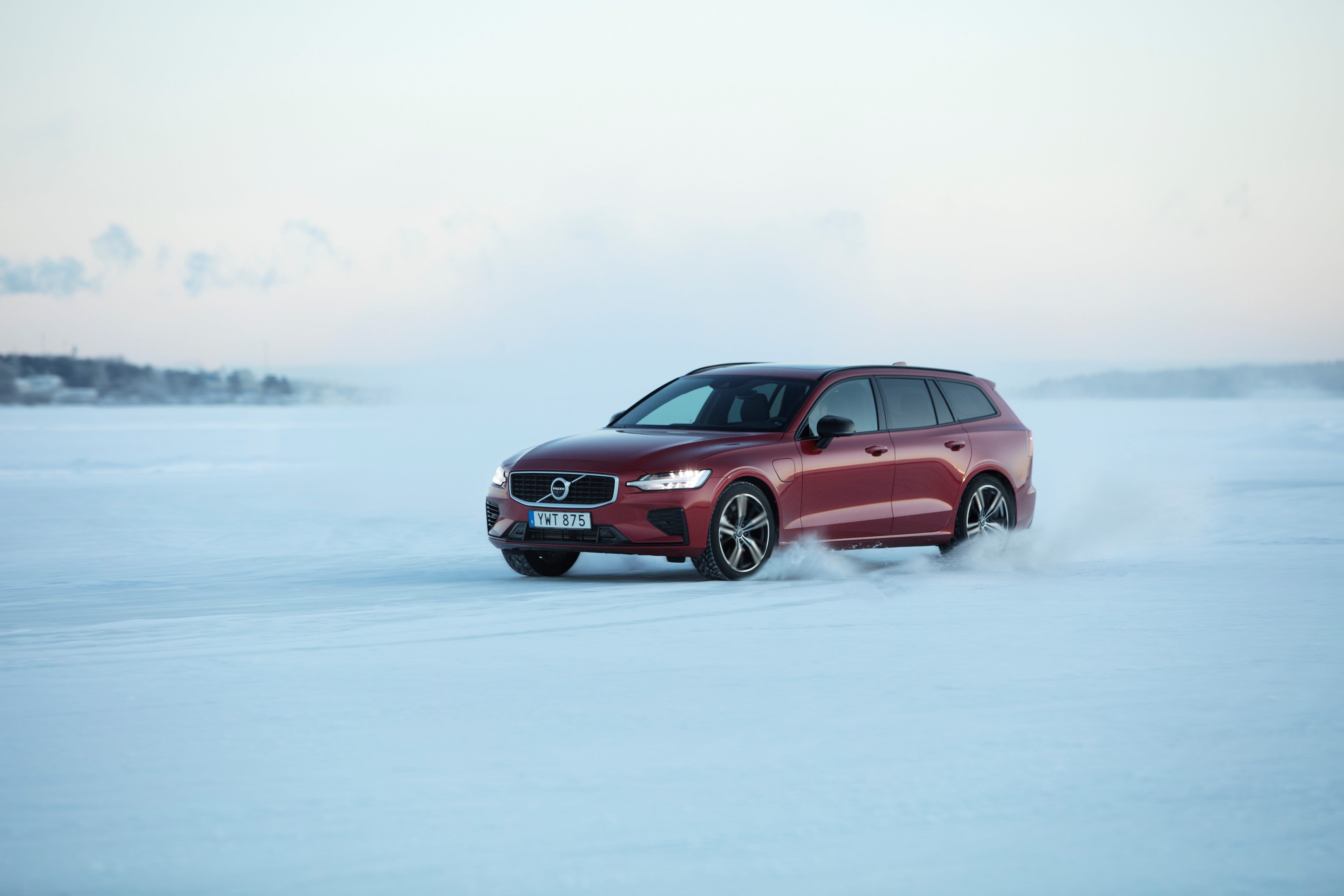 2020 Volvo V60 Cross Country Review