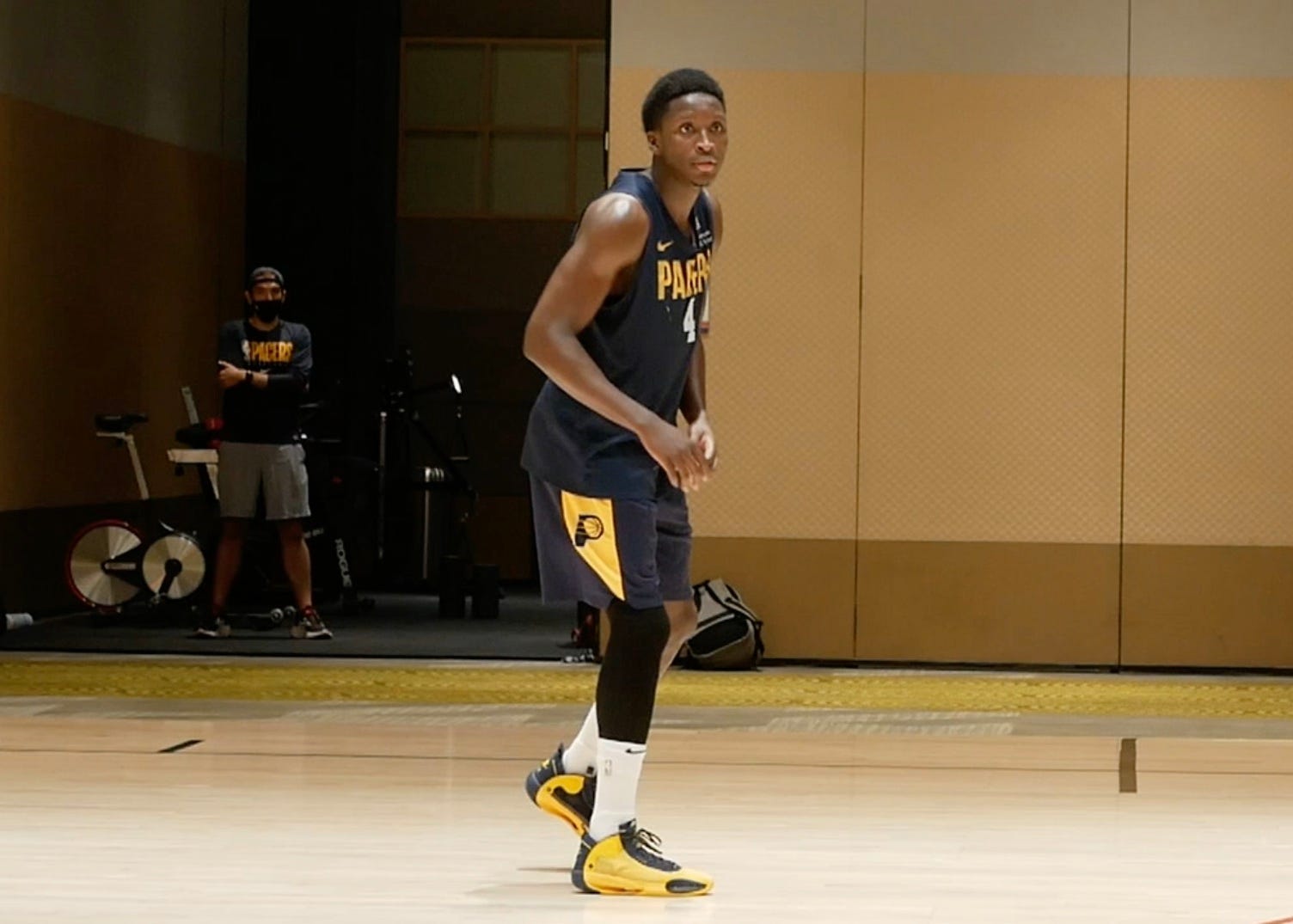 Victor oladipo clearance shoes pacers