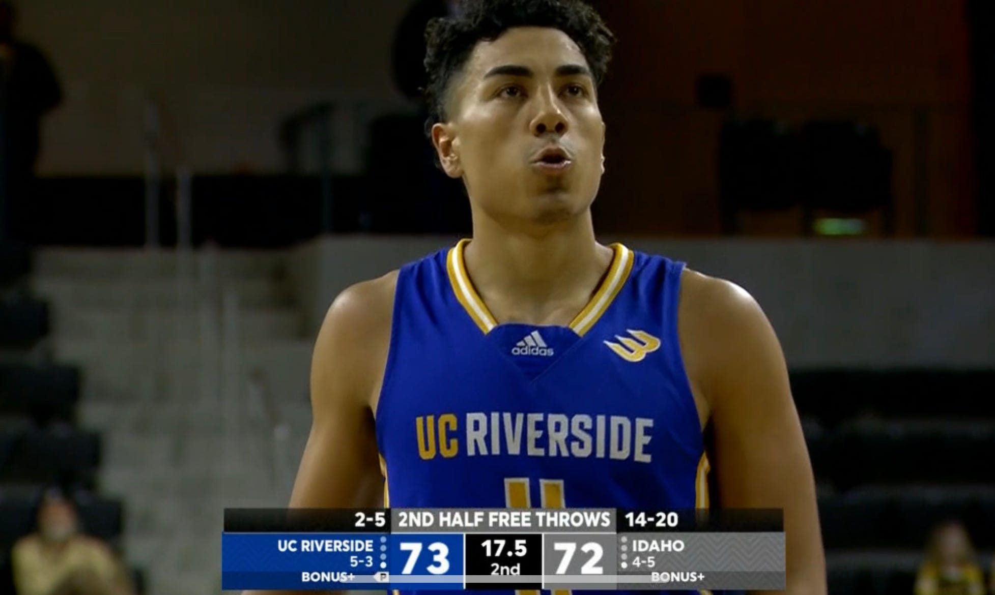 Reyne Smith hits 5 treys to lead Charleston to 9 straight wins