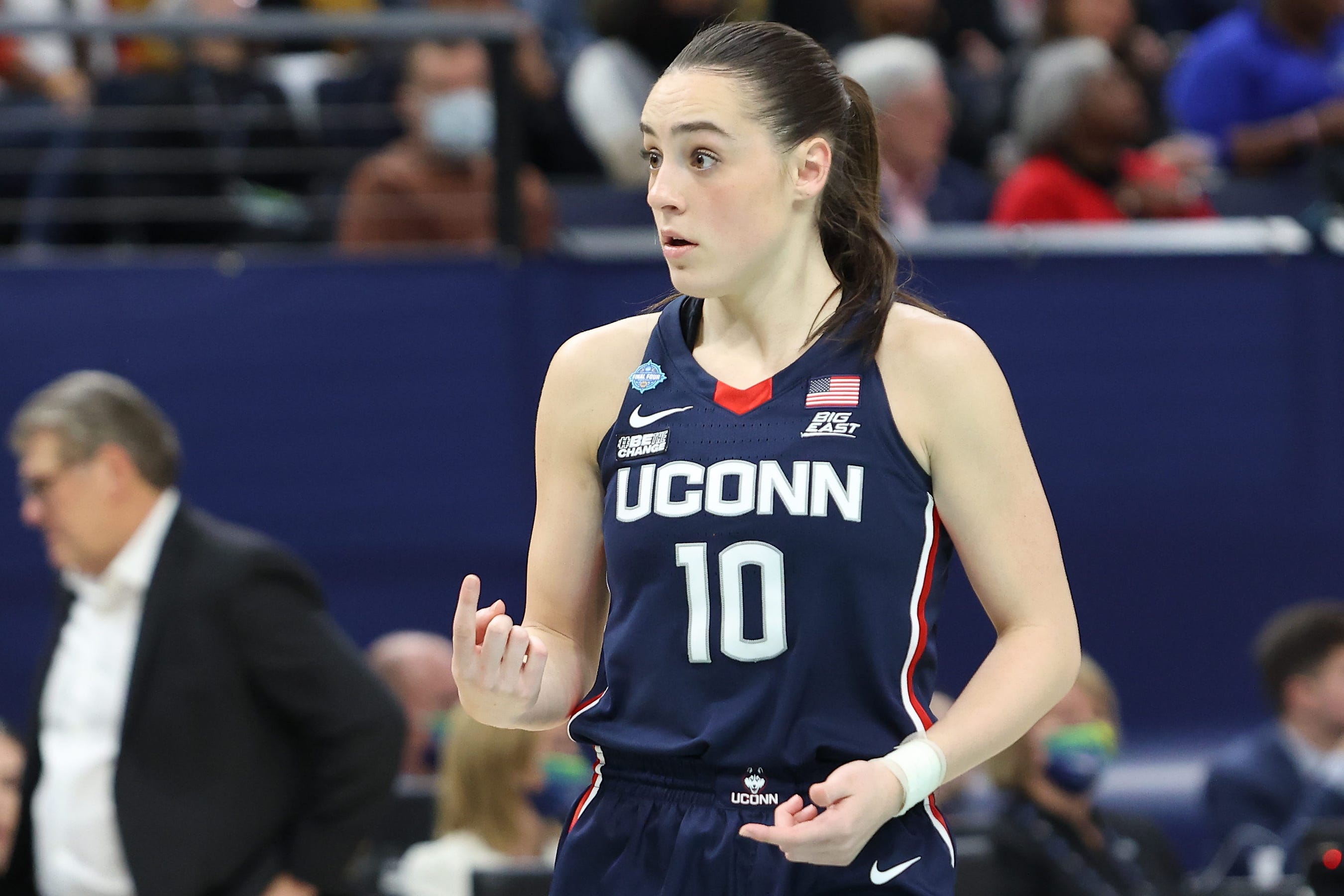 Uconn Wbb Weekly With Paige Bueckers Out Nika Mühl Is Now Uconns Most Important Player 