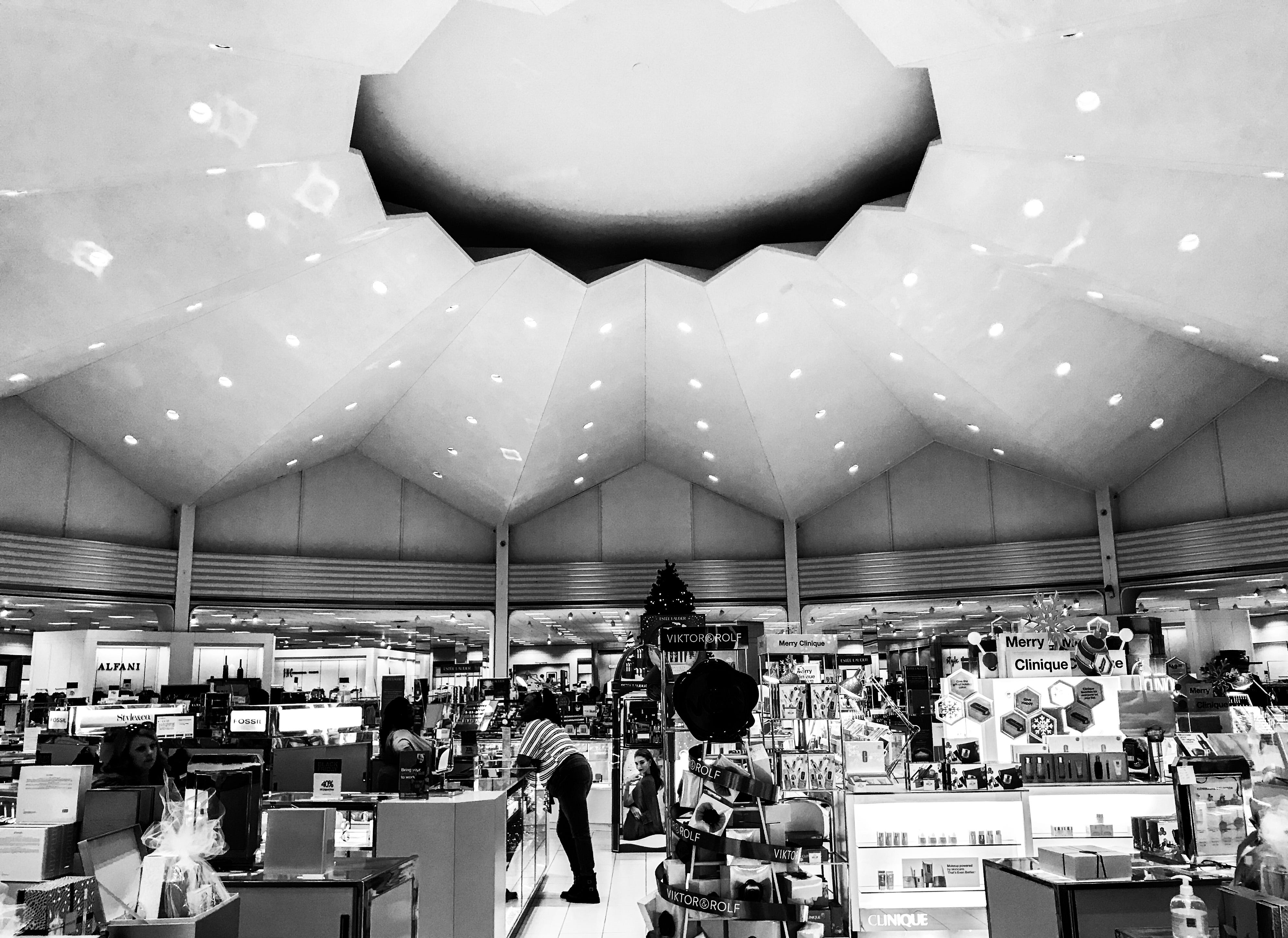 Christmastime in the City (Mall) - by Tipper Raddle