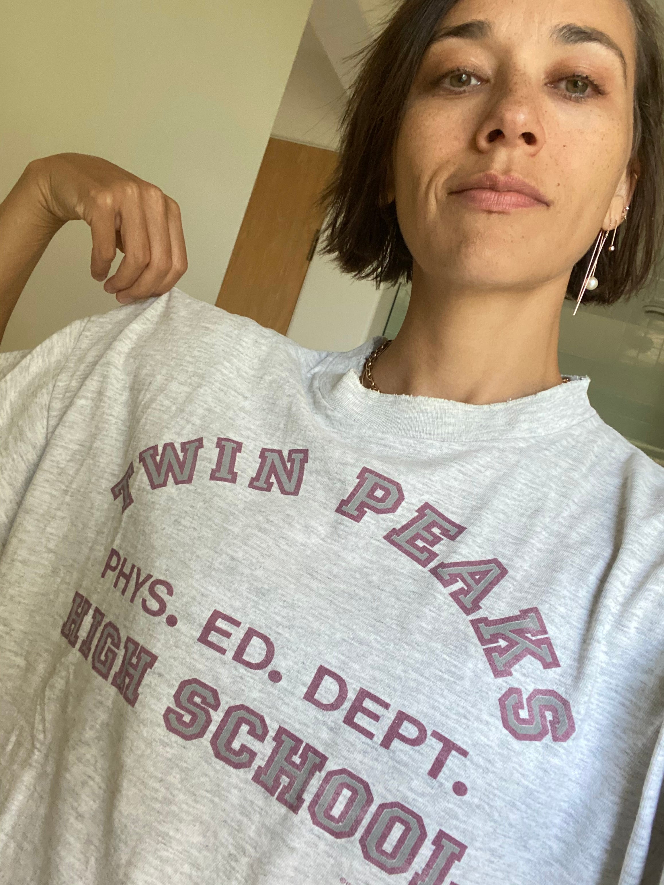 Rashida Jones got this Twin Peaks tee straight from the source