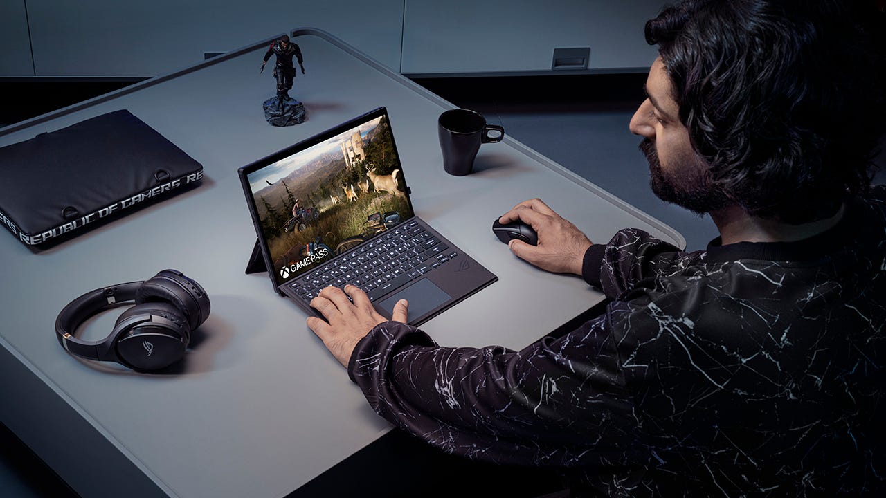 Asus' gaming laptop/tablet hybrid is back with a vengeance at CES 2023