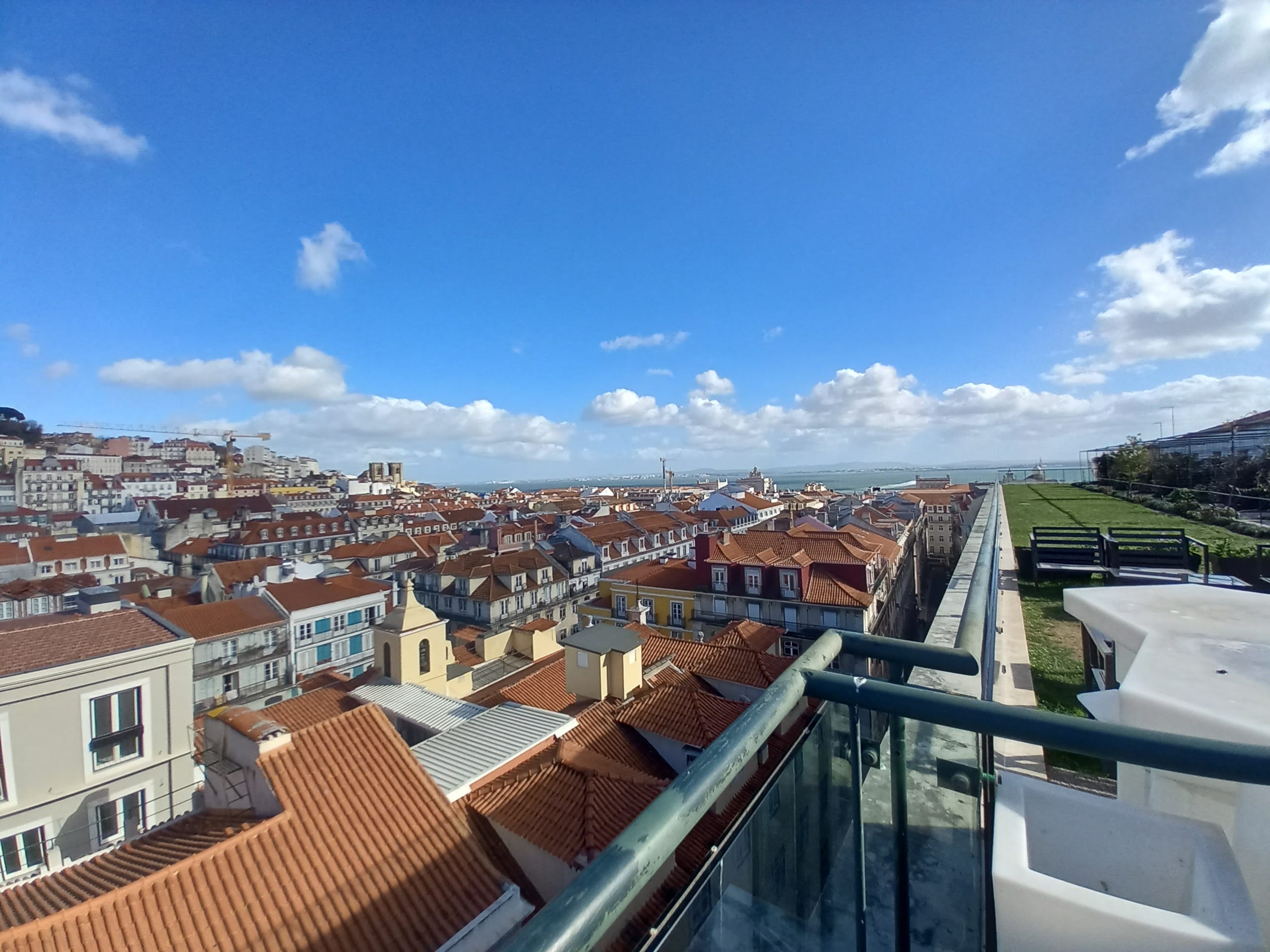 I am buying a flat in Lisbon by Twanna A. Hines