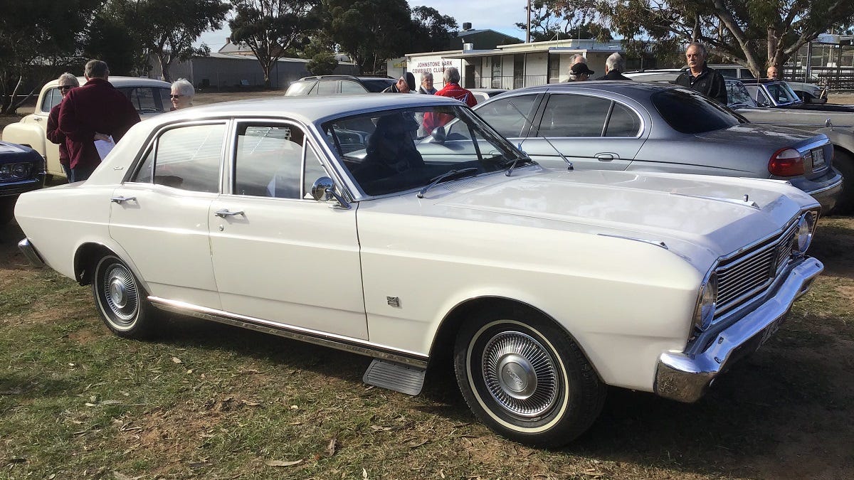 Auto Collectors Club takes 10th anniversary pub run to Greenman Inn