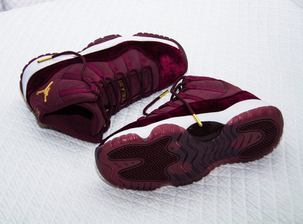 Jordan 11 burgundy and gold shop