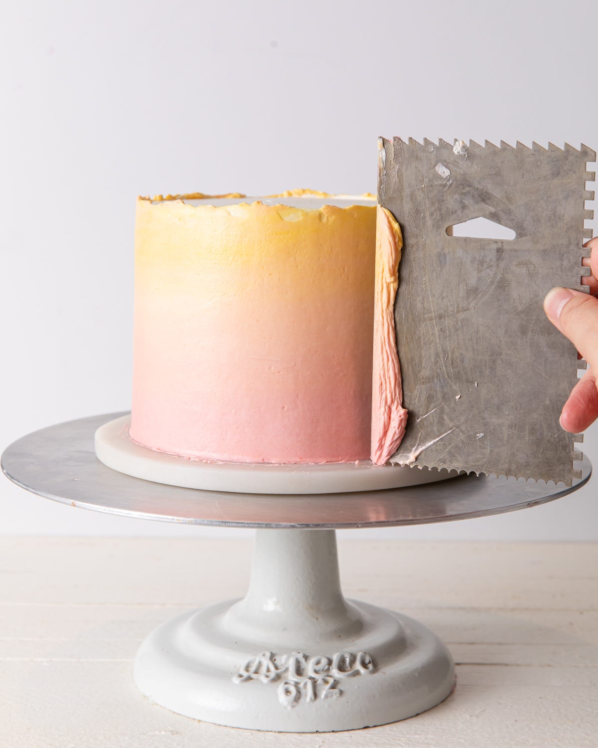 How to Ice an Ombré Cake Style Sweet