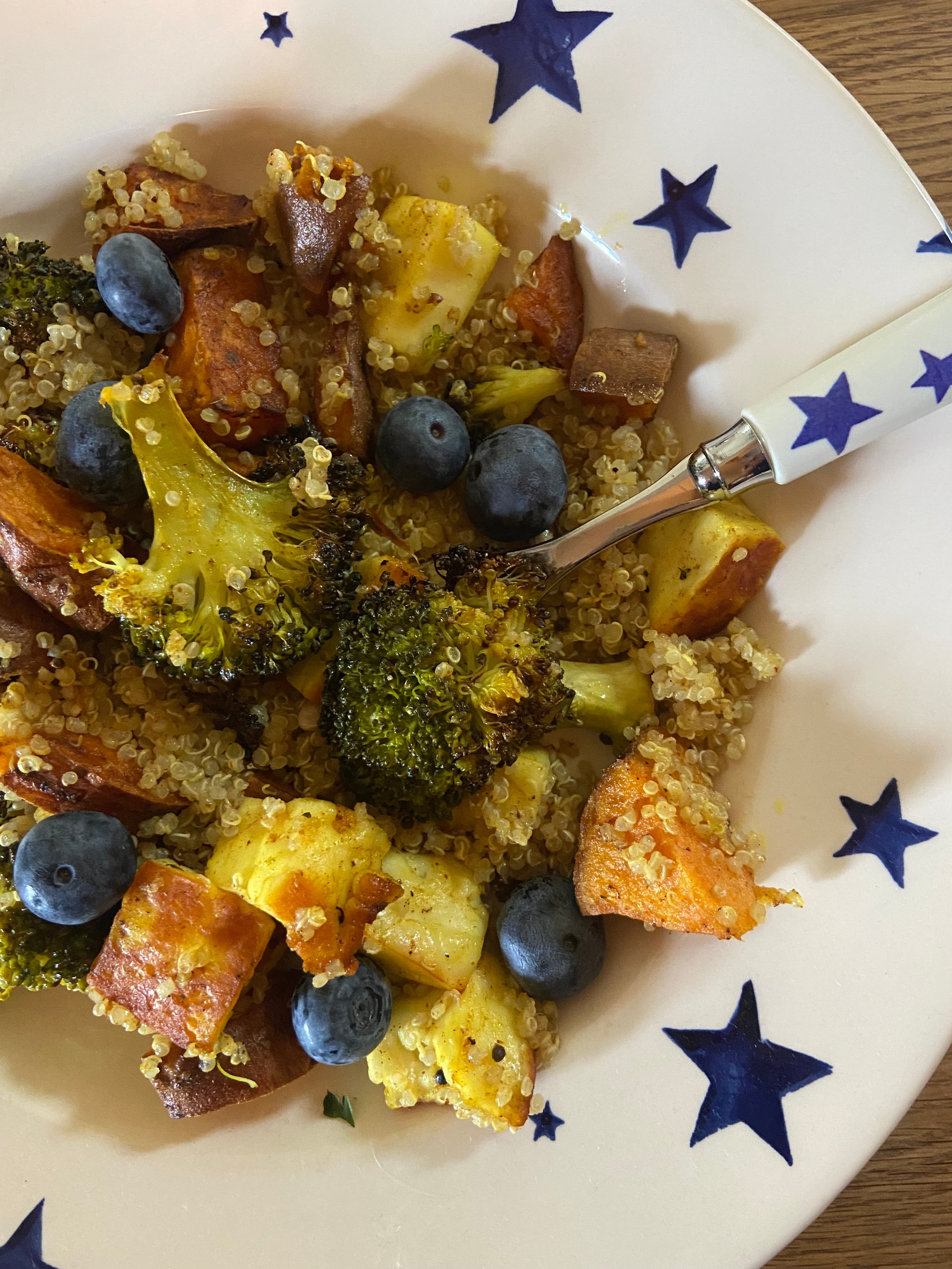 Halloumi, broccoli, sweet potato and quinoa (and blueberries?)