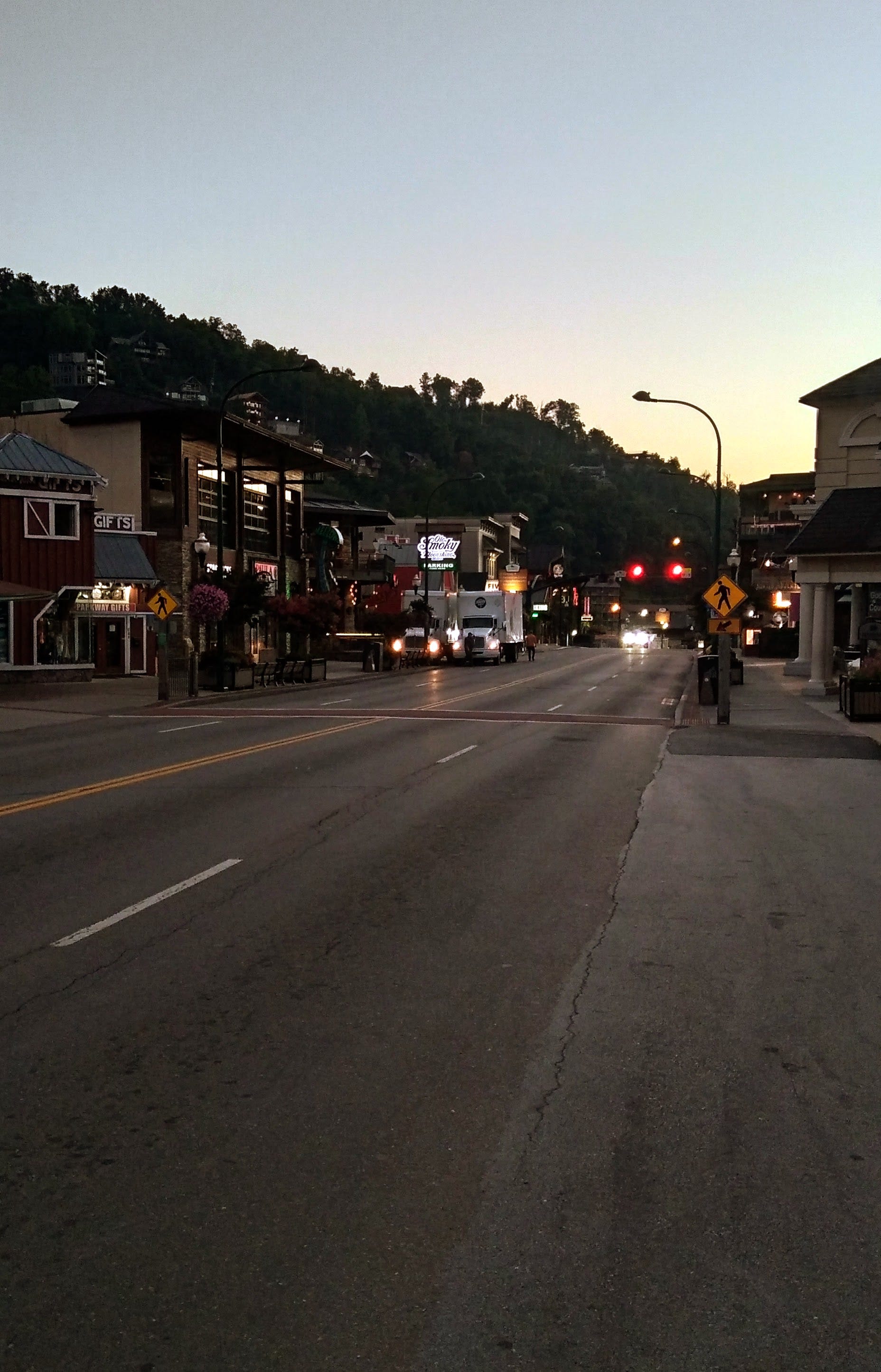 4 Reasons To Take A Morning Walk In Gatlinburg   A1651888 Ae05 4a8c 8767 9f3eb5da97b2 1856x2892 