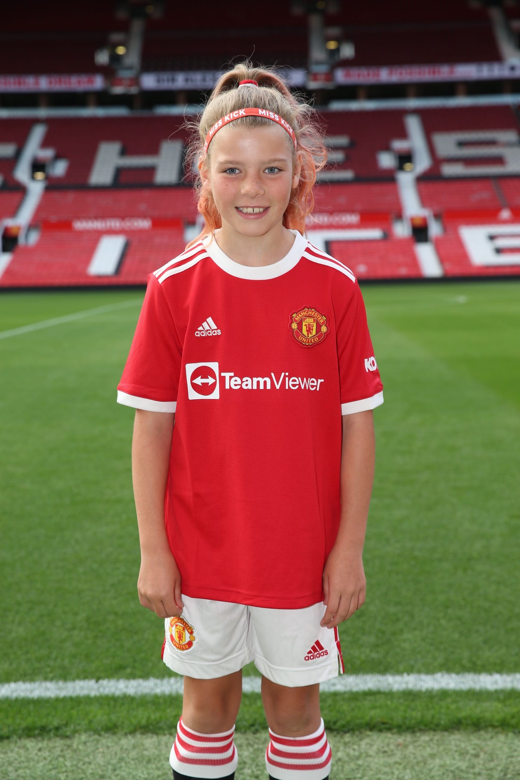 Girls manchester united kit sales