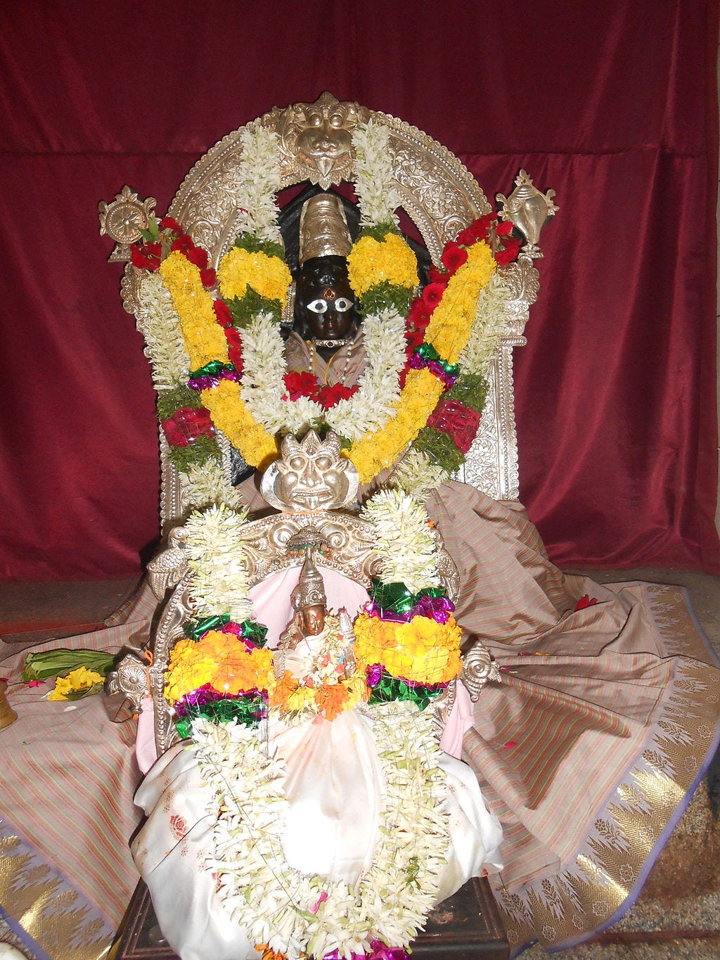 Macherla Chennakesava Swamy Temple by Ratnakar Sadasyula