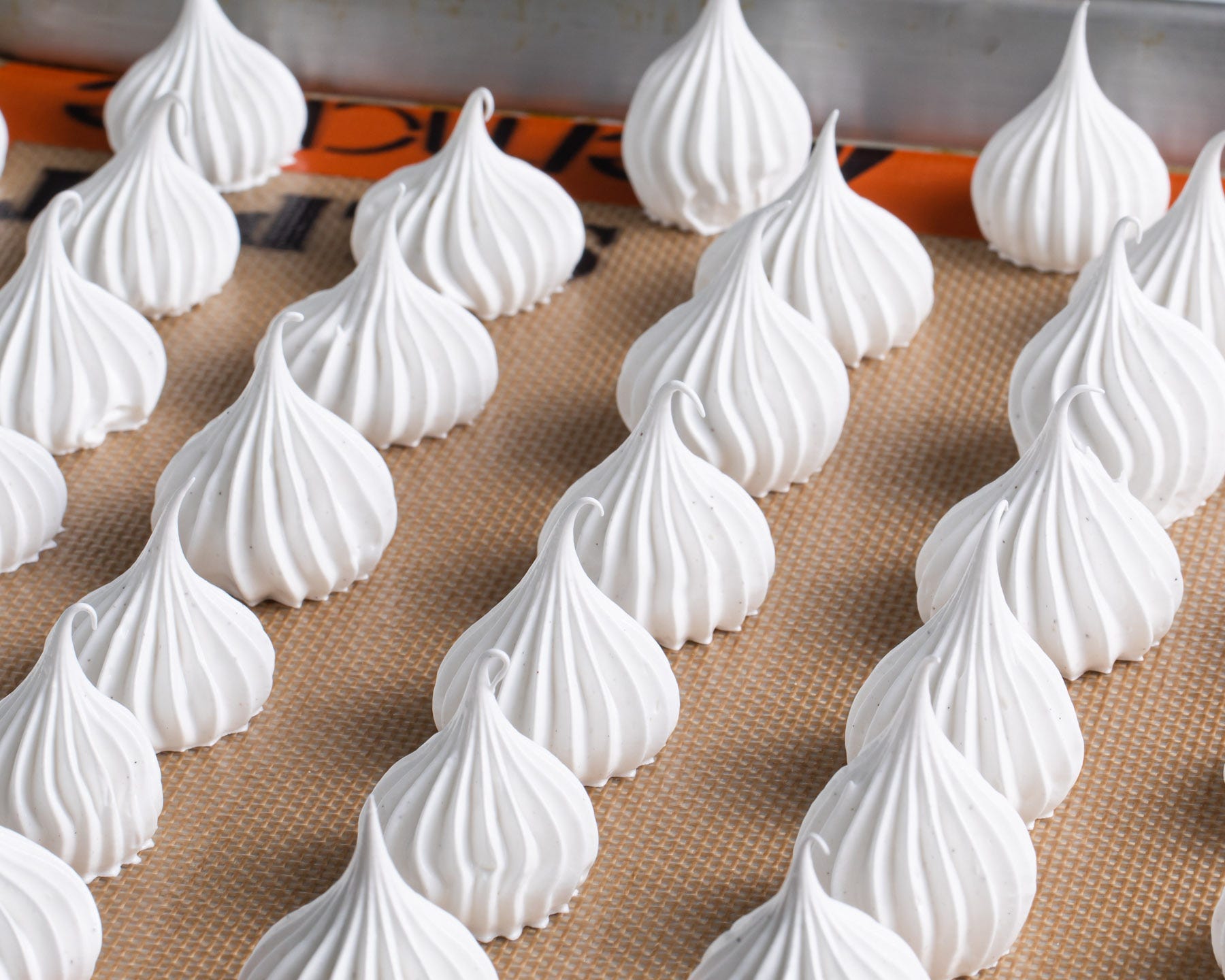 Bake Club+ A Visual Guide to French Meringue