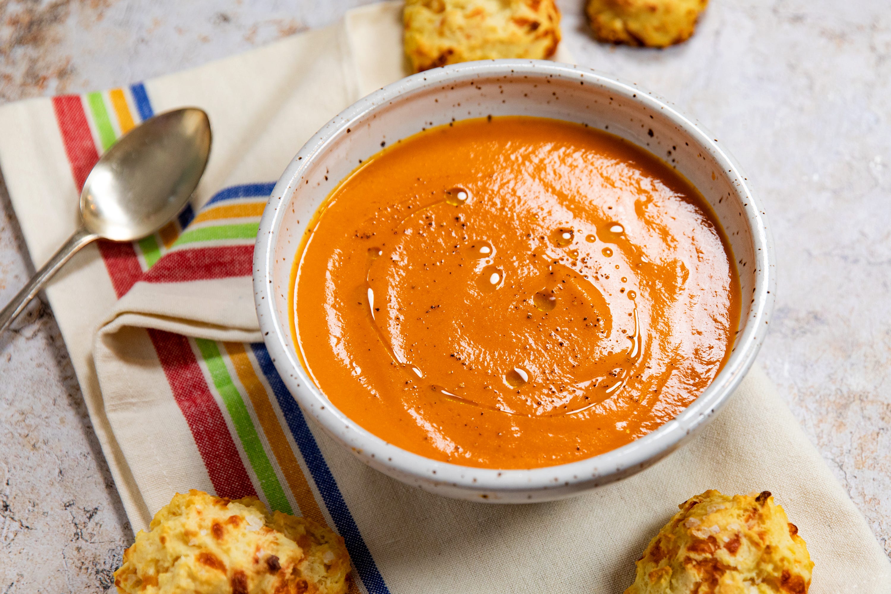creamy but cream-less tomato soup + cheddar biscuits