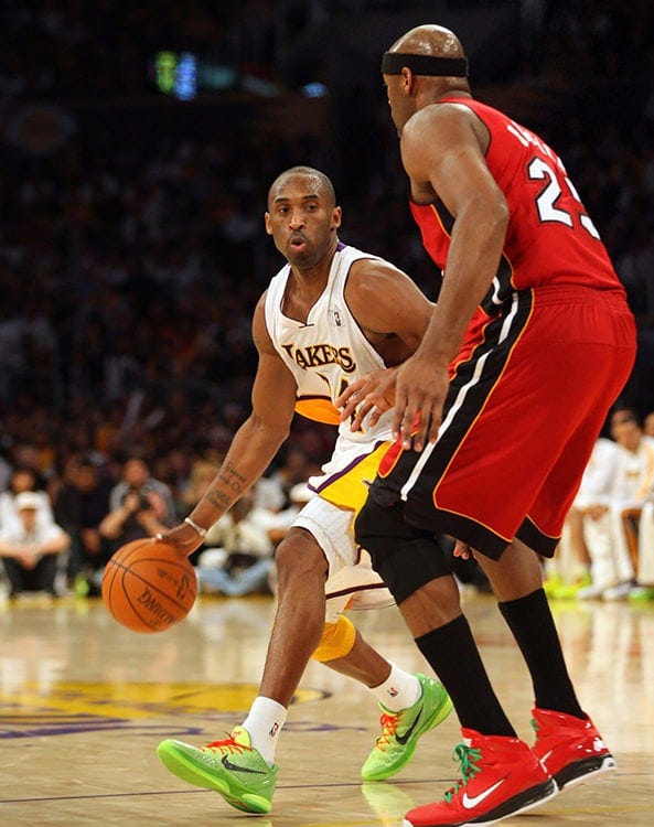 Kobe christmas grinch best sale shoes