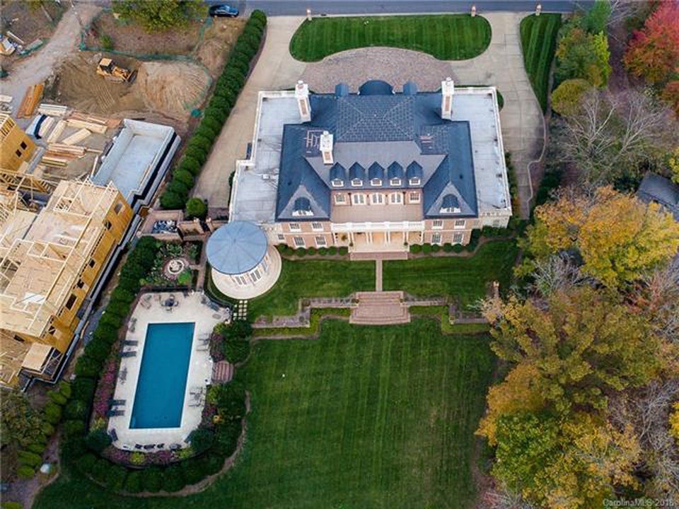 The real Quail Hollow drama takes place in 2 mansions