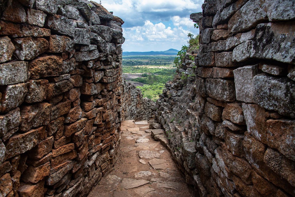 Mutoko Stone palaces in the mountains : Great Zimbabwe and the ruined cities ...
