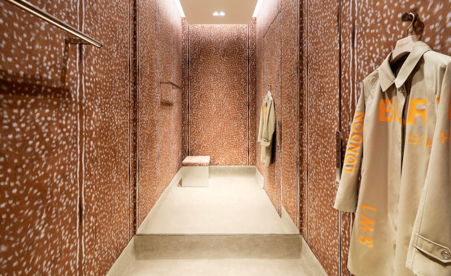 27 Three Takeaways from Burberry s Social Store