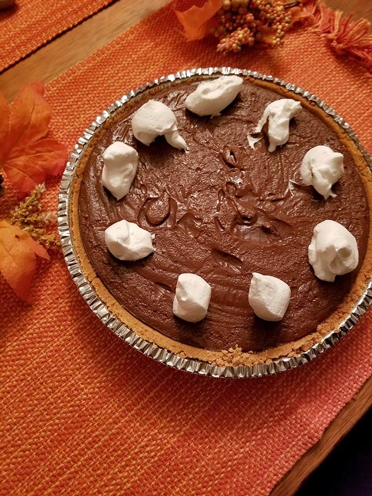 Delicious Chocolate Pudding Pie - by Jessica Rath