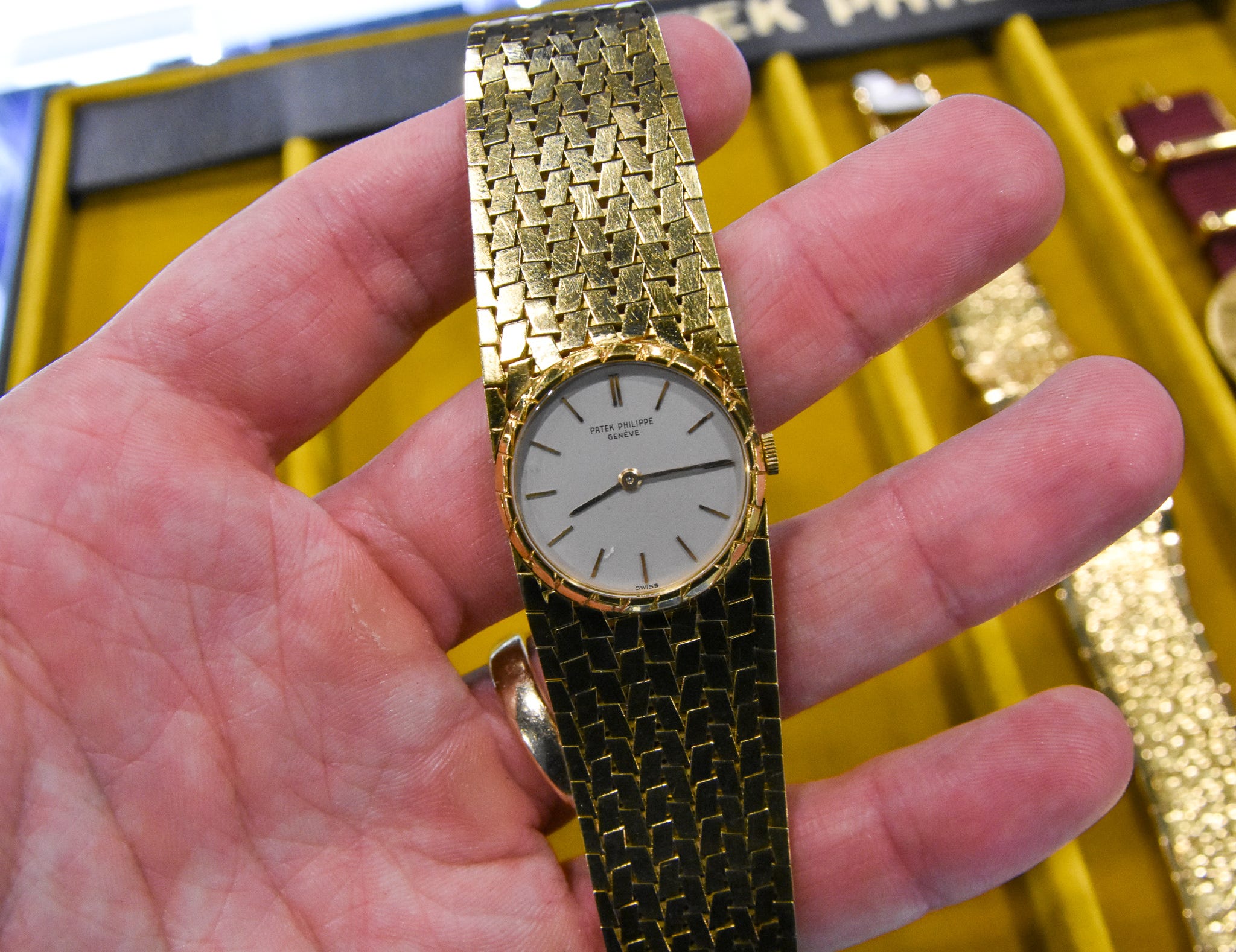 Vintage watch show online
