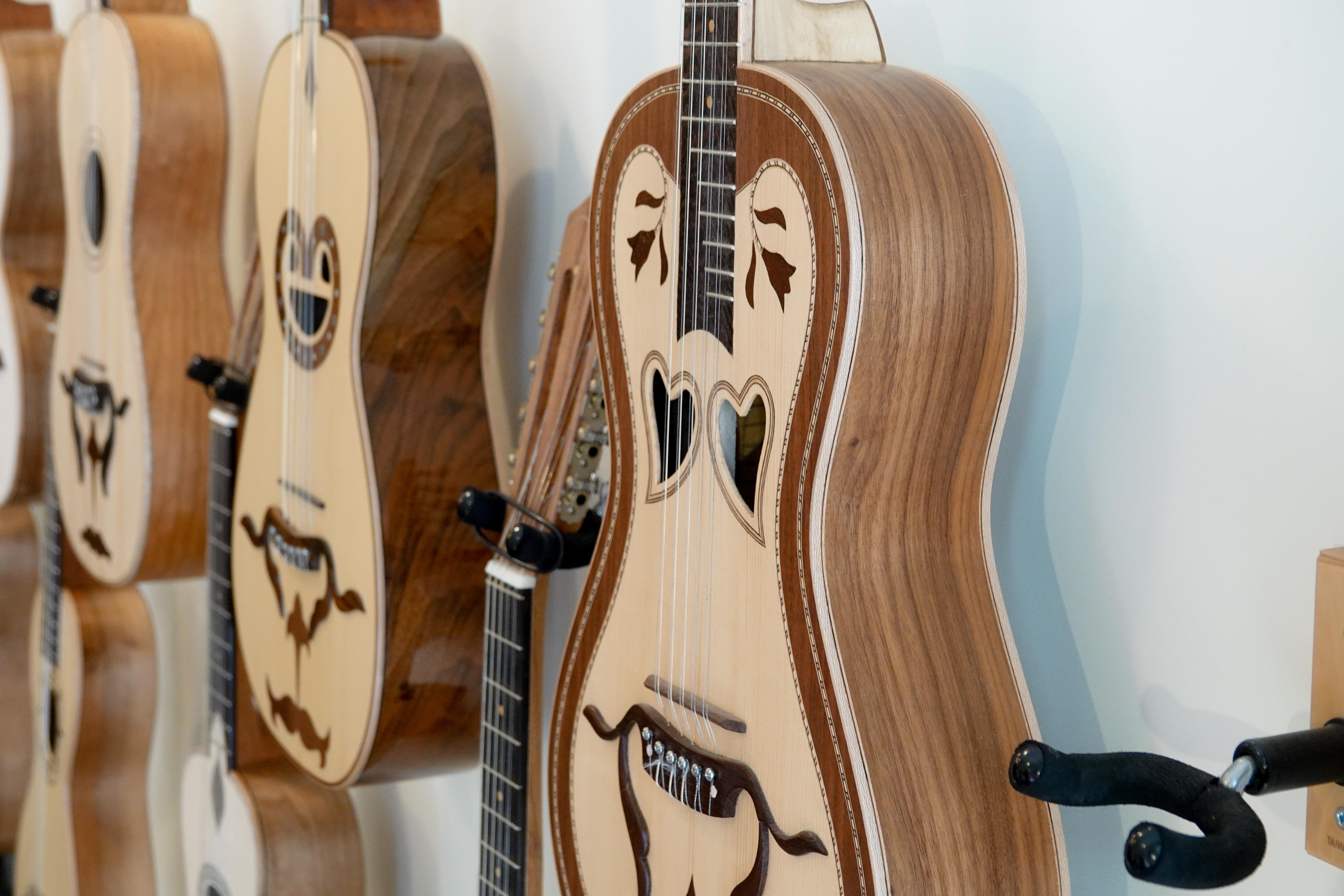 Fado guitar shop