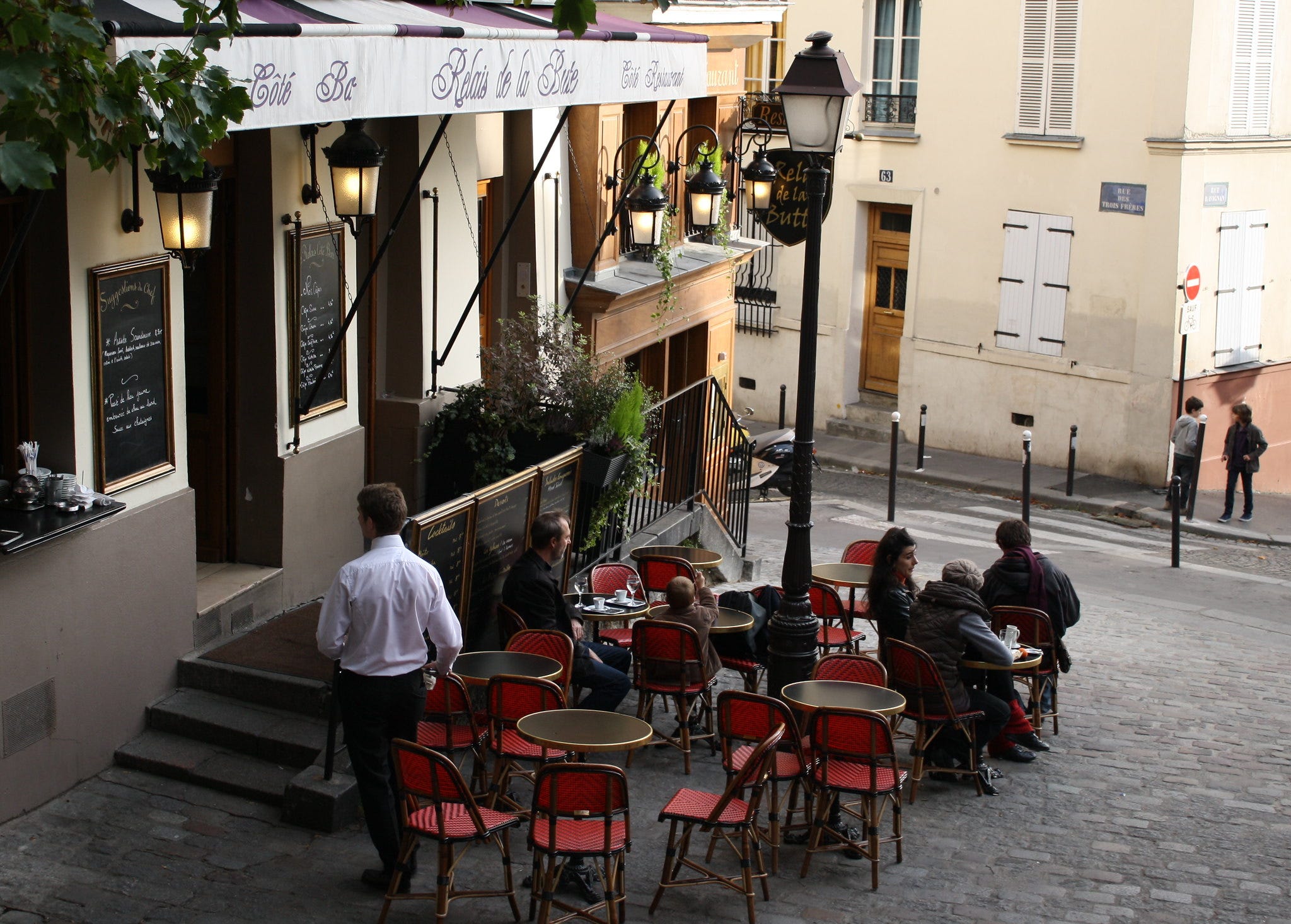 Eating & Drinking in Montmartre by Meg Zimbeck
