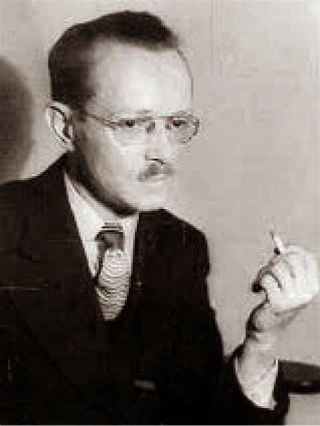 Short Story Knock by Fredric Brown by Paul D. Brazill
