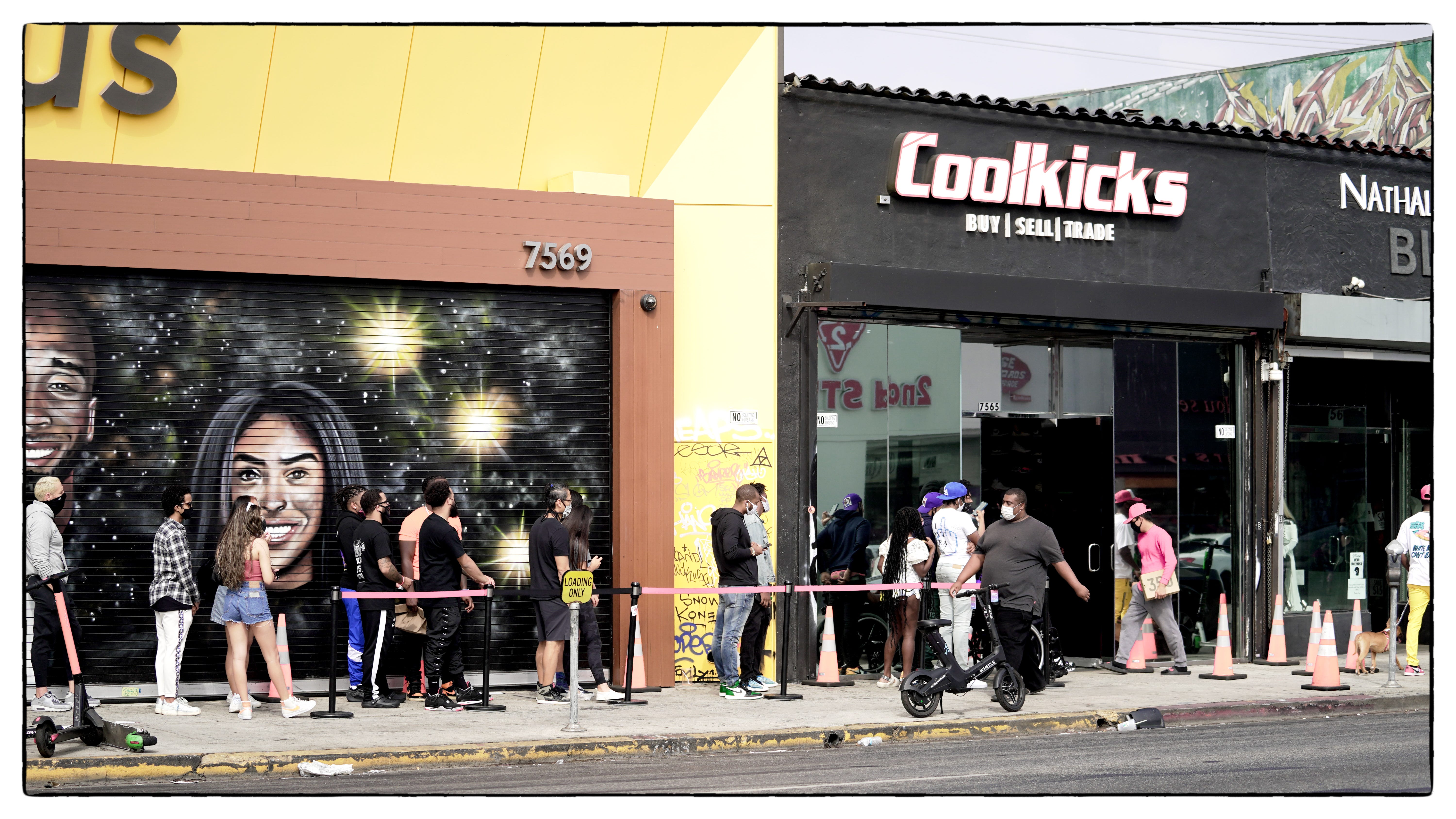 Sneaker on sale store melrose