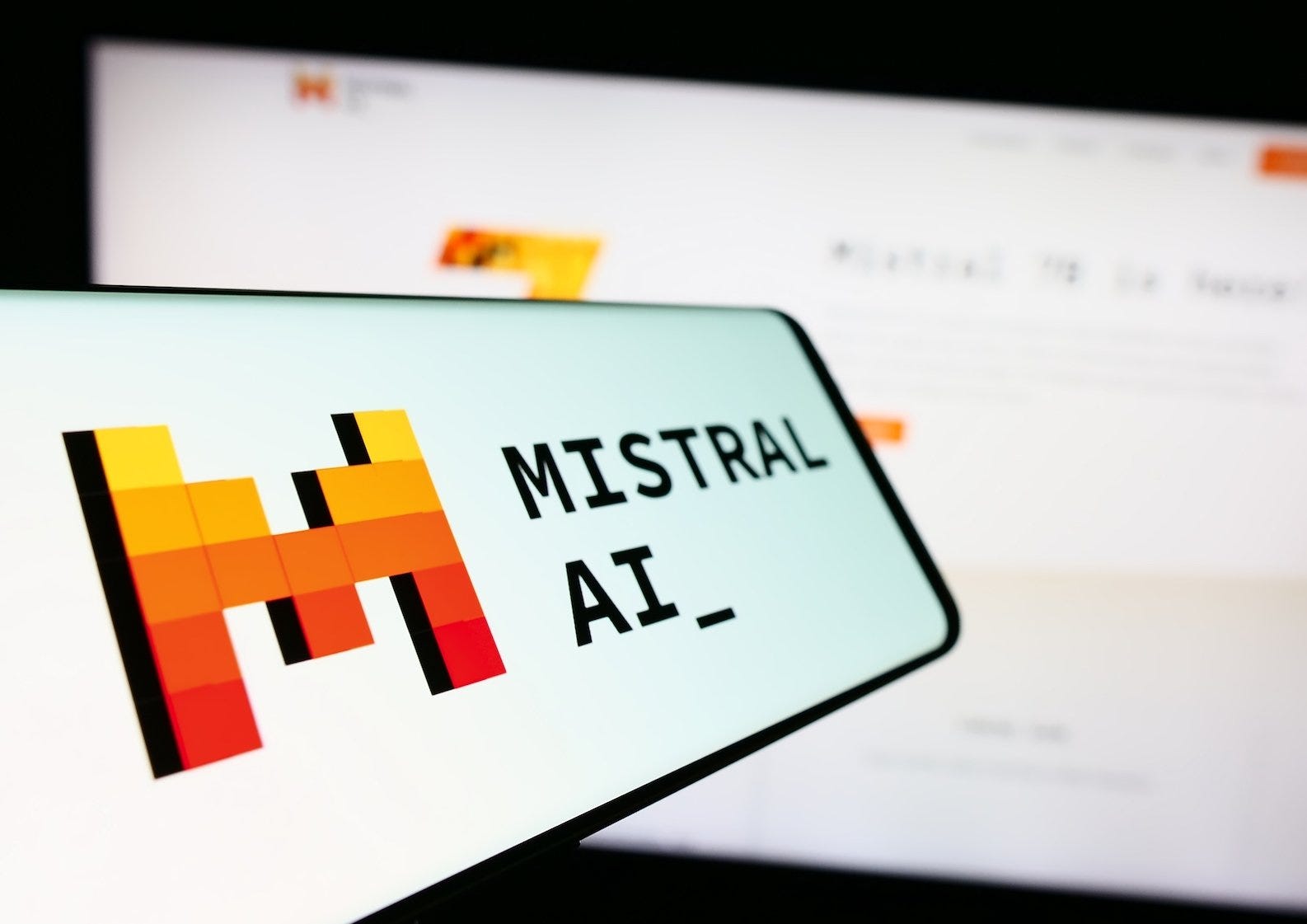 Mistral monte enfin en puissance avec sa nouvelle mise à jour