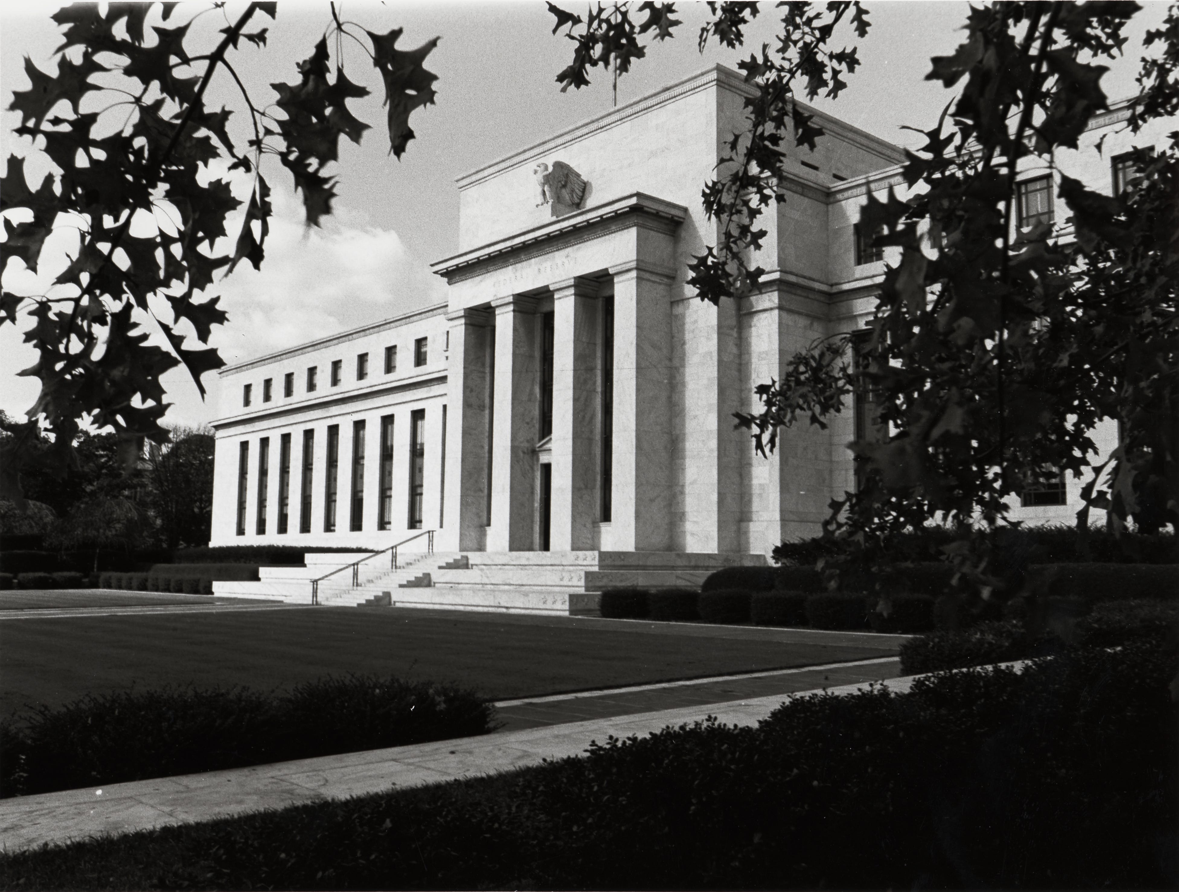 The History of Central Banking in America – Ryan DeLarme