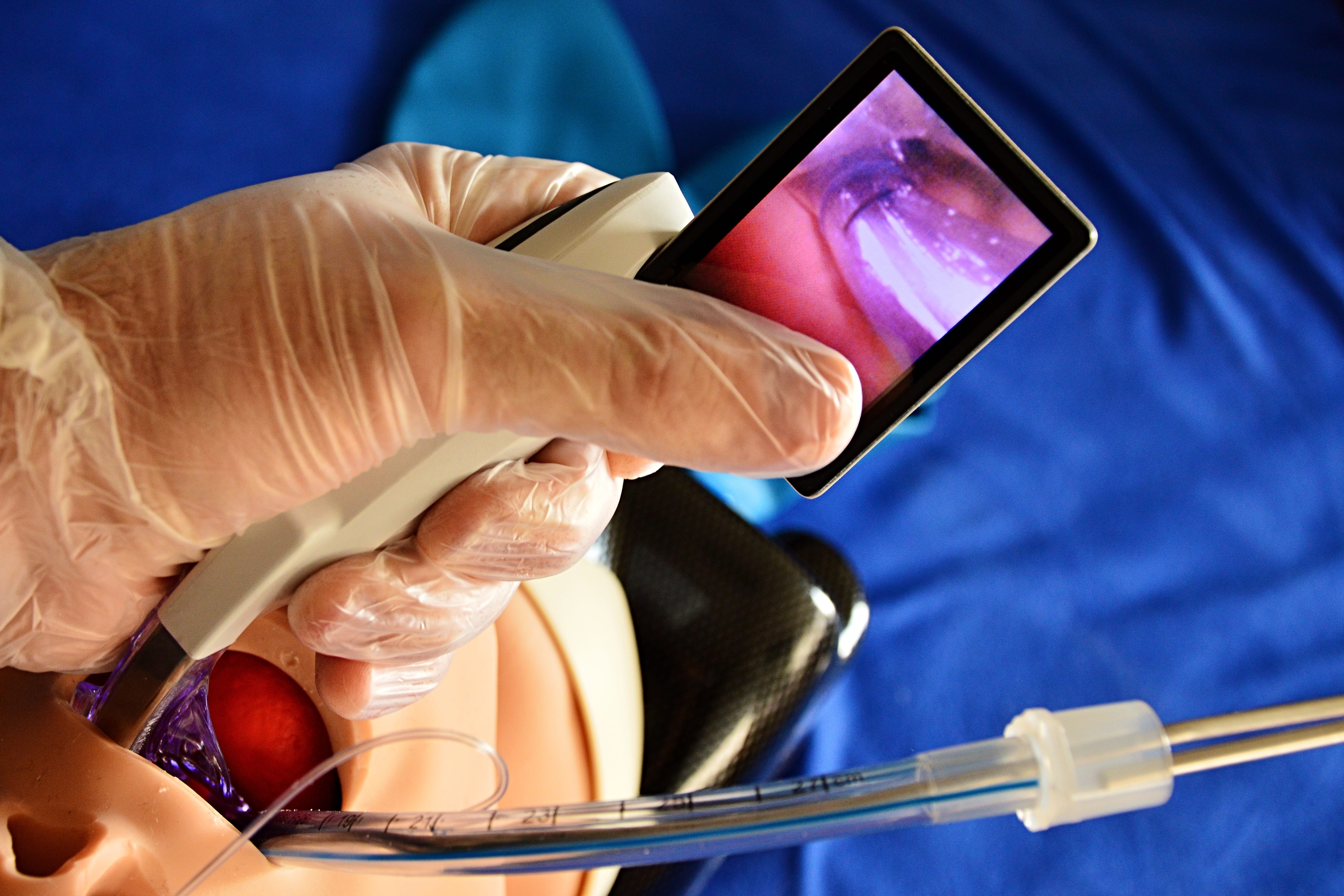 Video beats direct laryngoscopy in first-pass success among ED ...