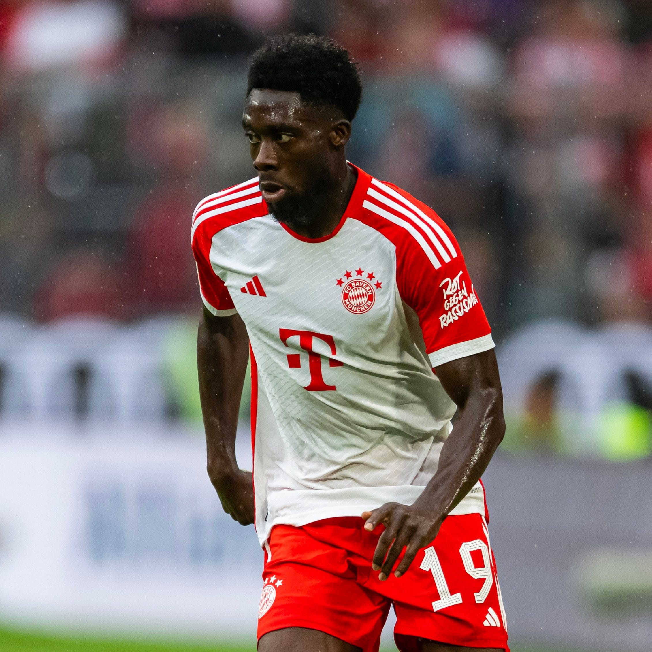 Sources Latest on Chelsea's Alphonso Davies interest