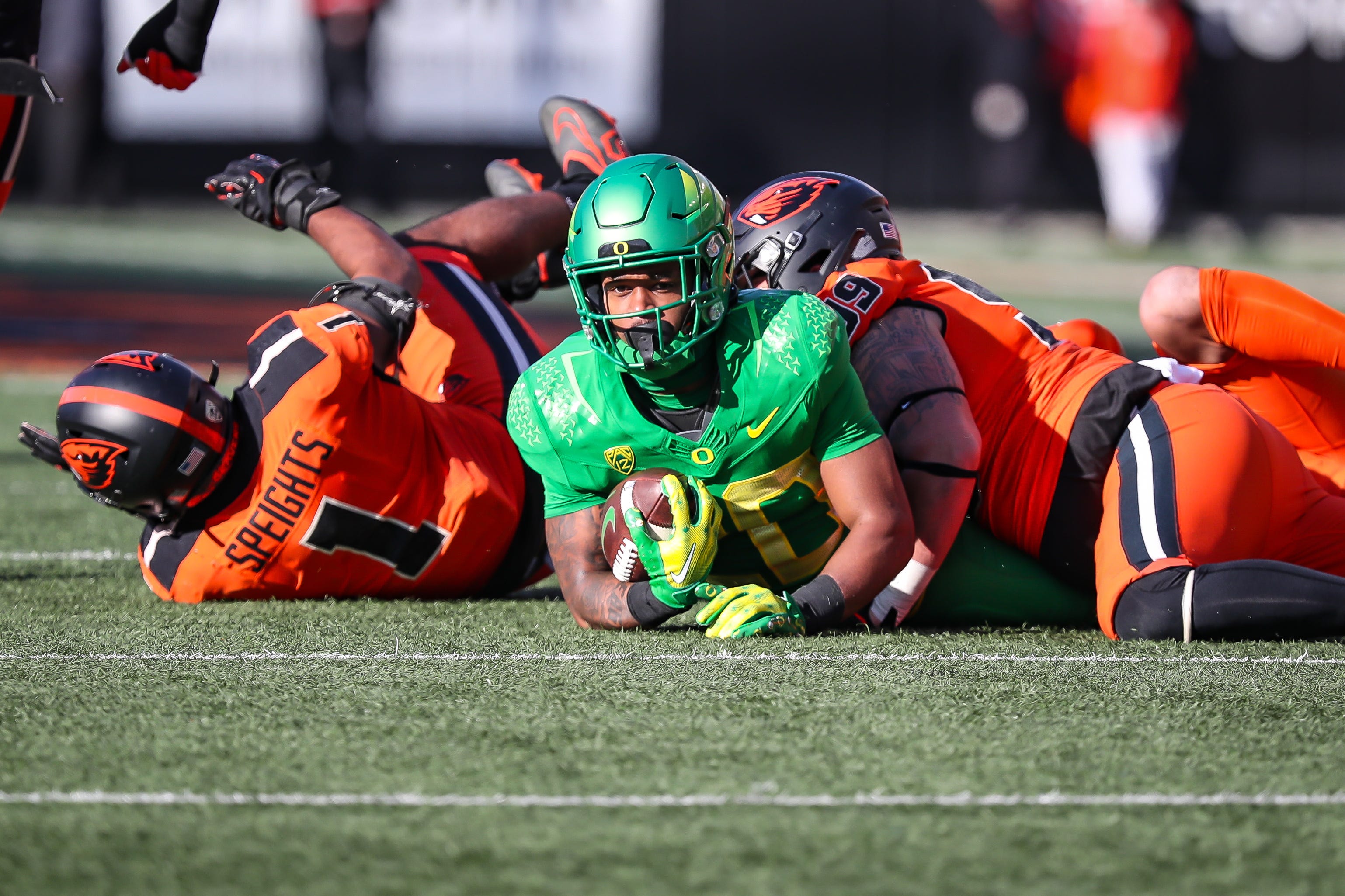 Uo football deals