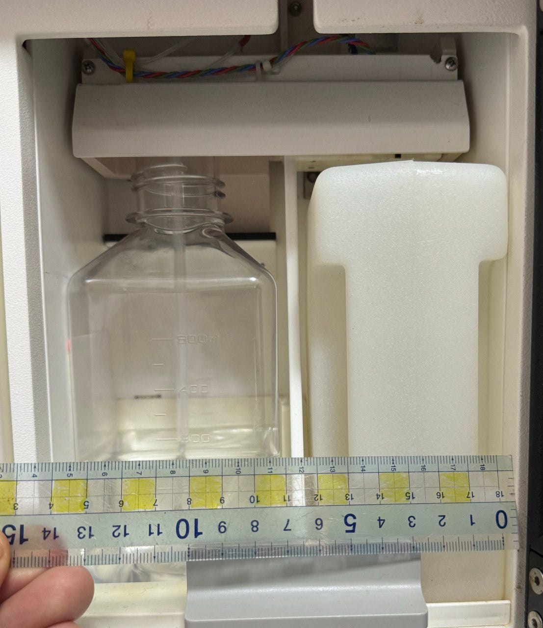 Reagent Cartridge Module The MiSeq Reagent Cartridge (and other Bottles)