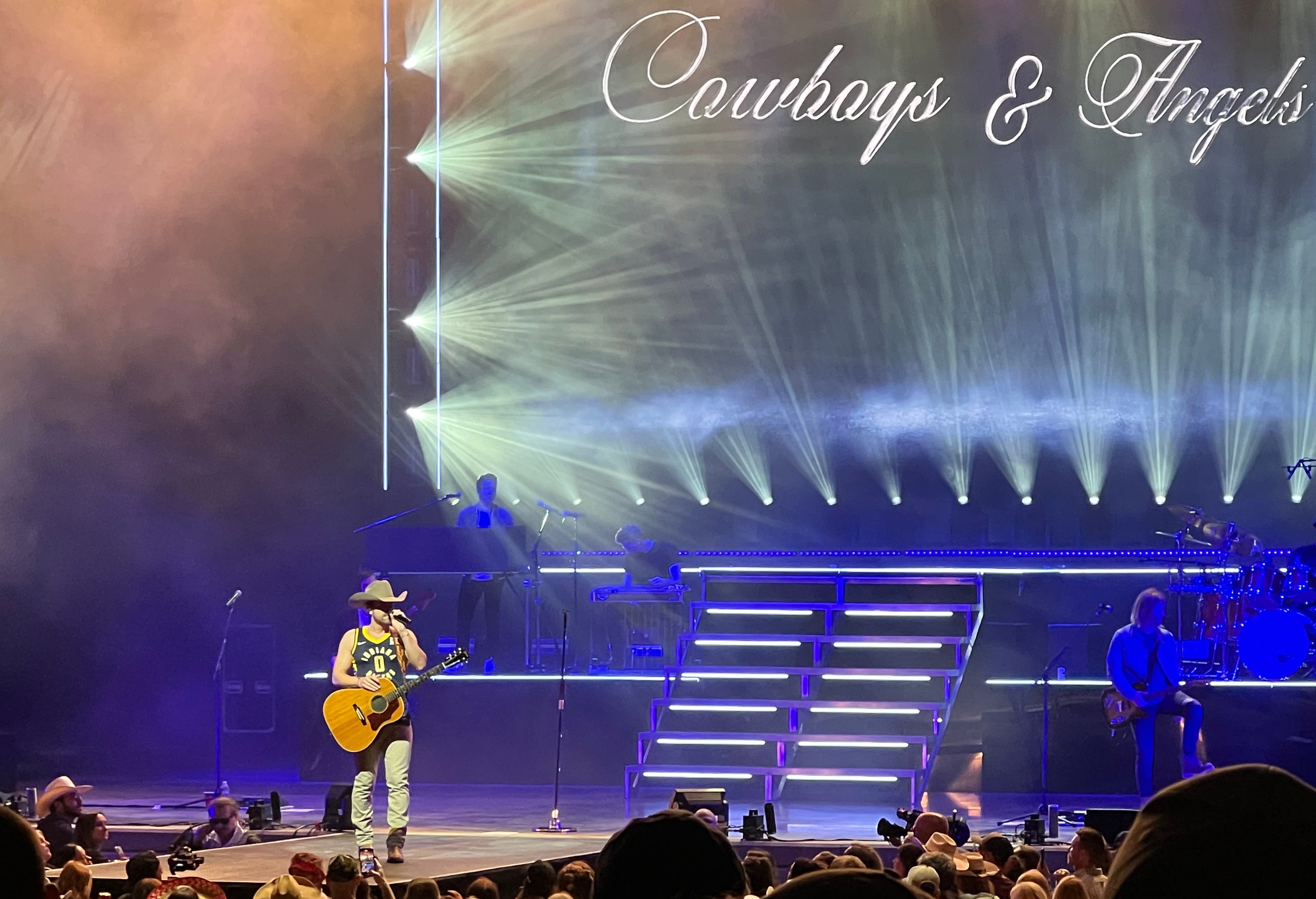 Country music star Dustin Lynch wears a Tyrese Haliburton Pacers jersey