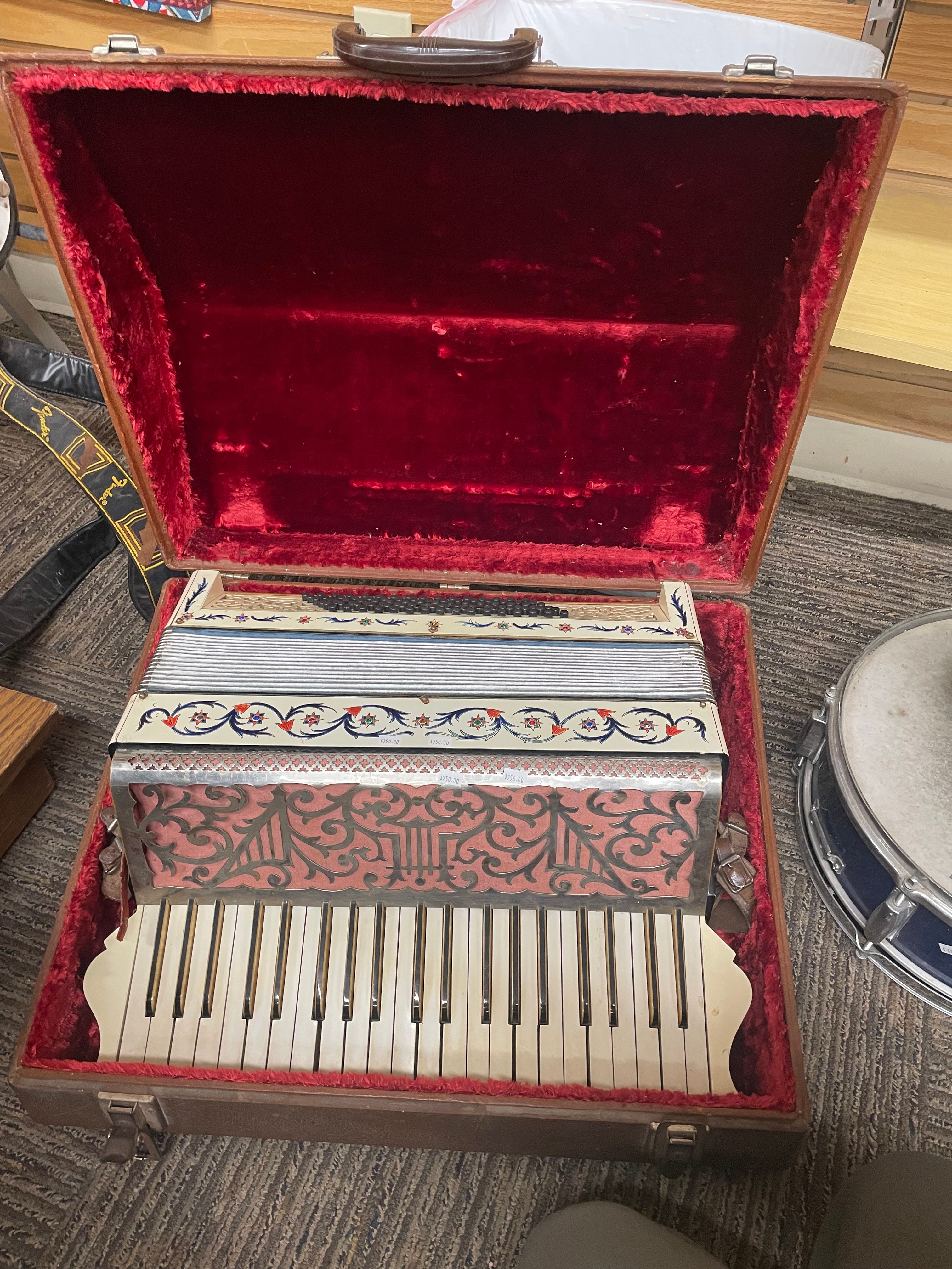 Accordion buyers near me discount