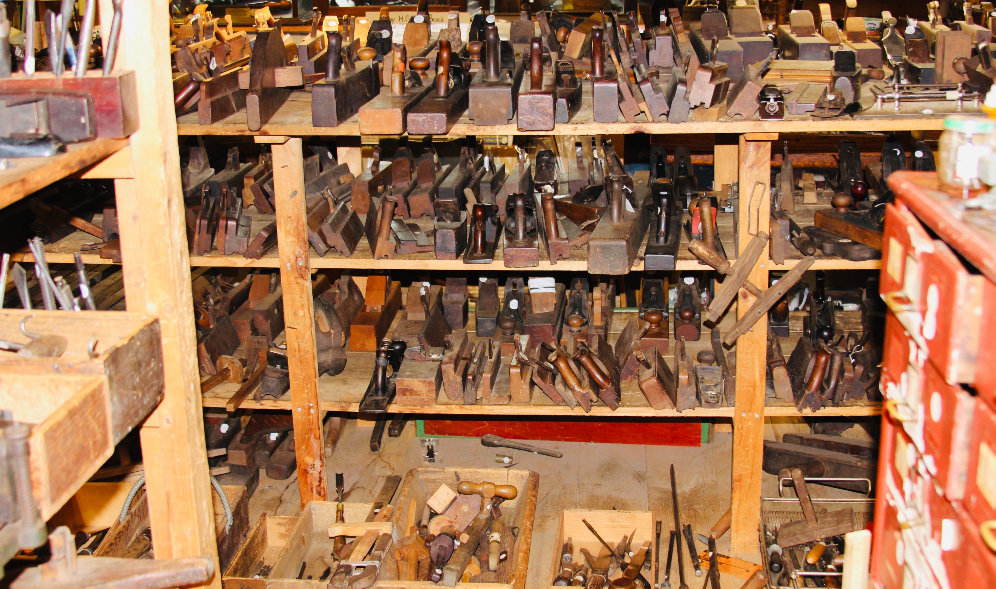 Local Landmark the Tool Barn Is Going Out of Business Bar