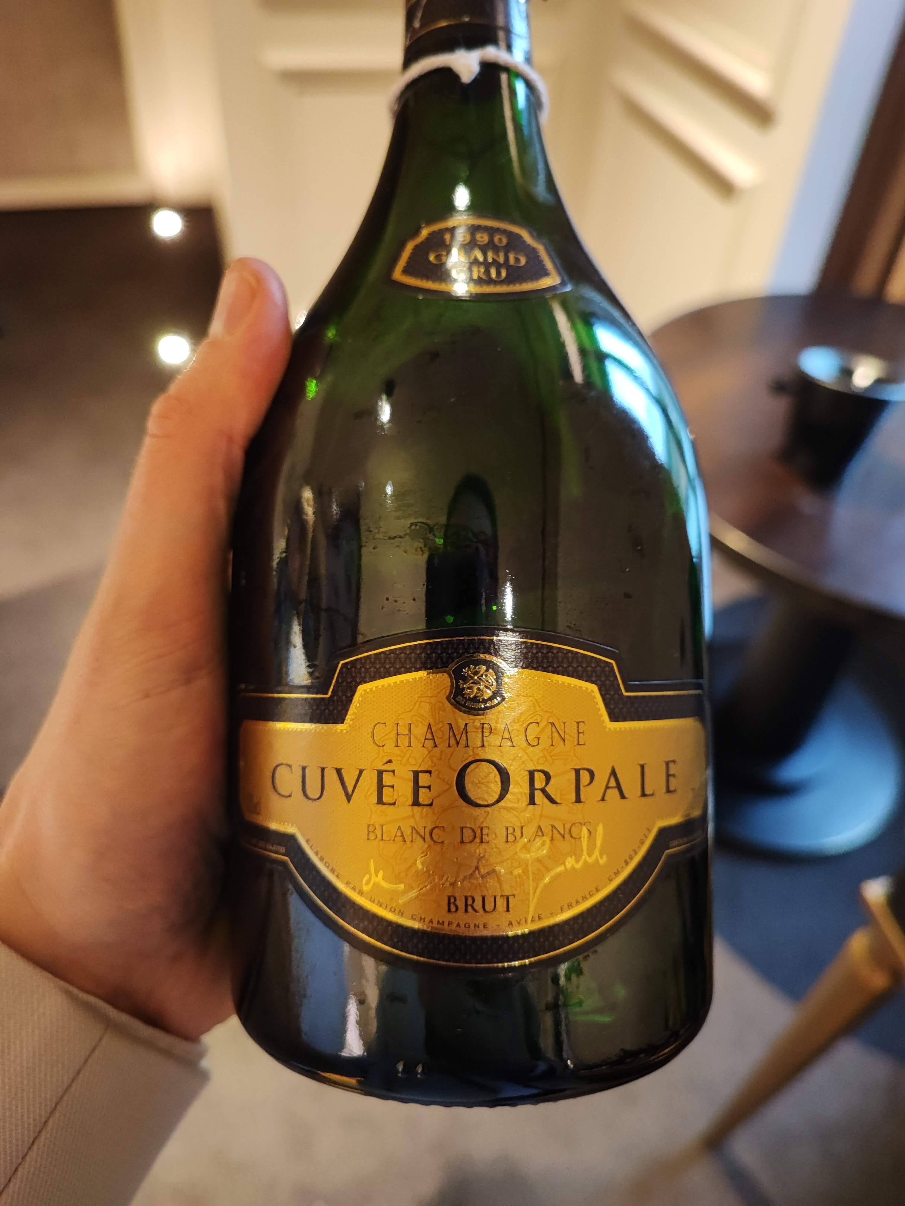 Tasting 1988, 1989 and 1990 champagnes - by Tom Hewson