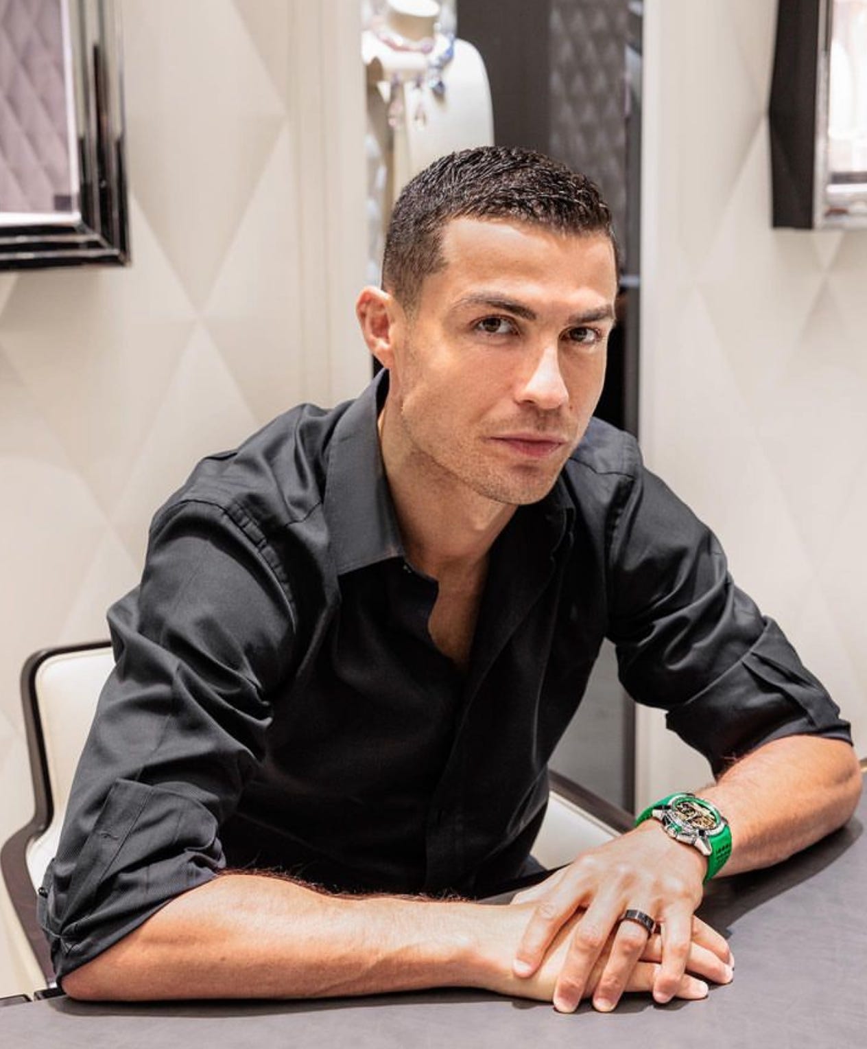 GUCCI X RONALDO - INSIDE FOLA'S HEAD