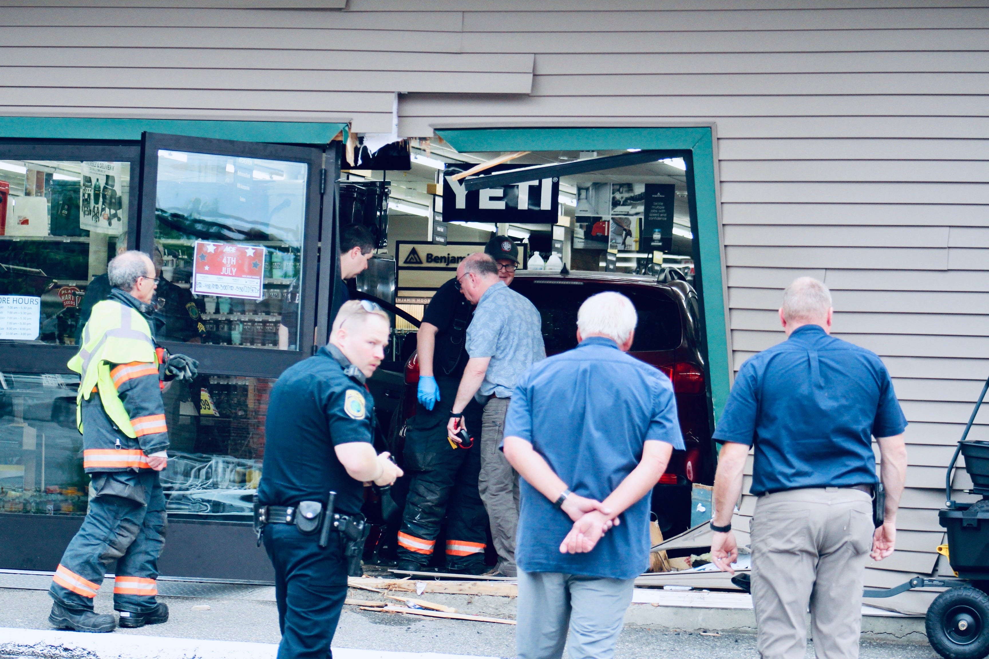 Breaking News Car Drives Into Paradis Ace Hardware Bar Harbor Story