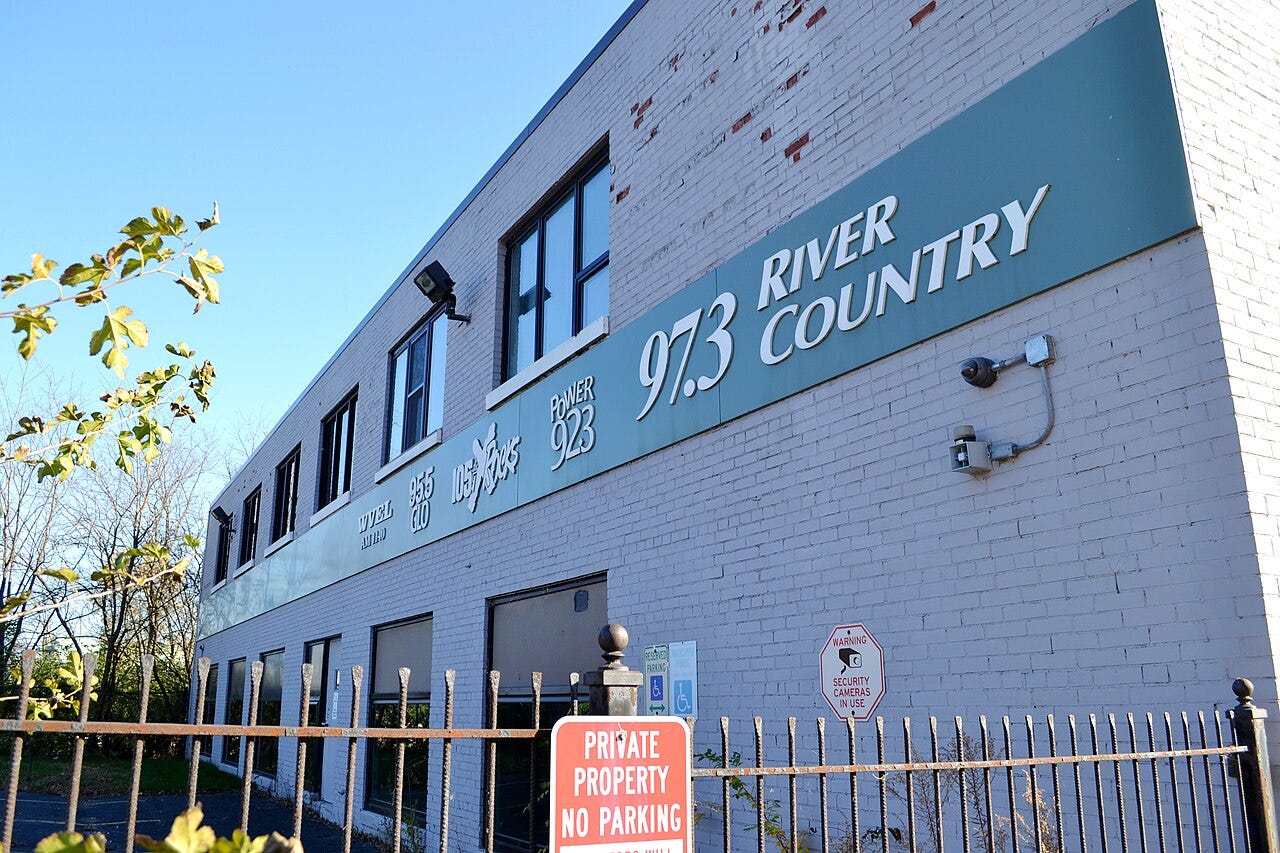 AM/FM/TV DXing: Slight drop in number of broadcast stations