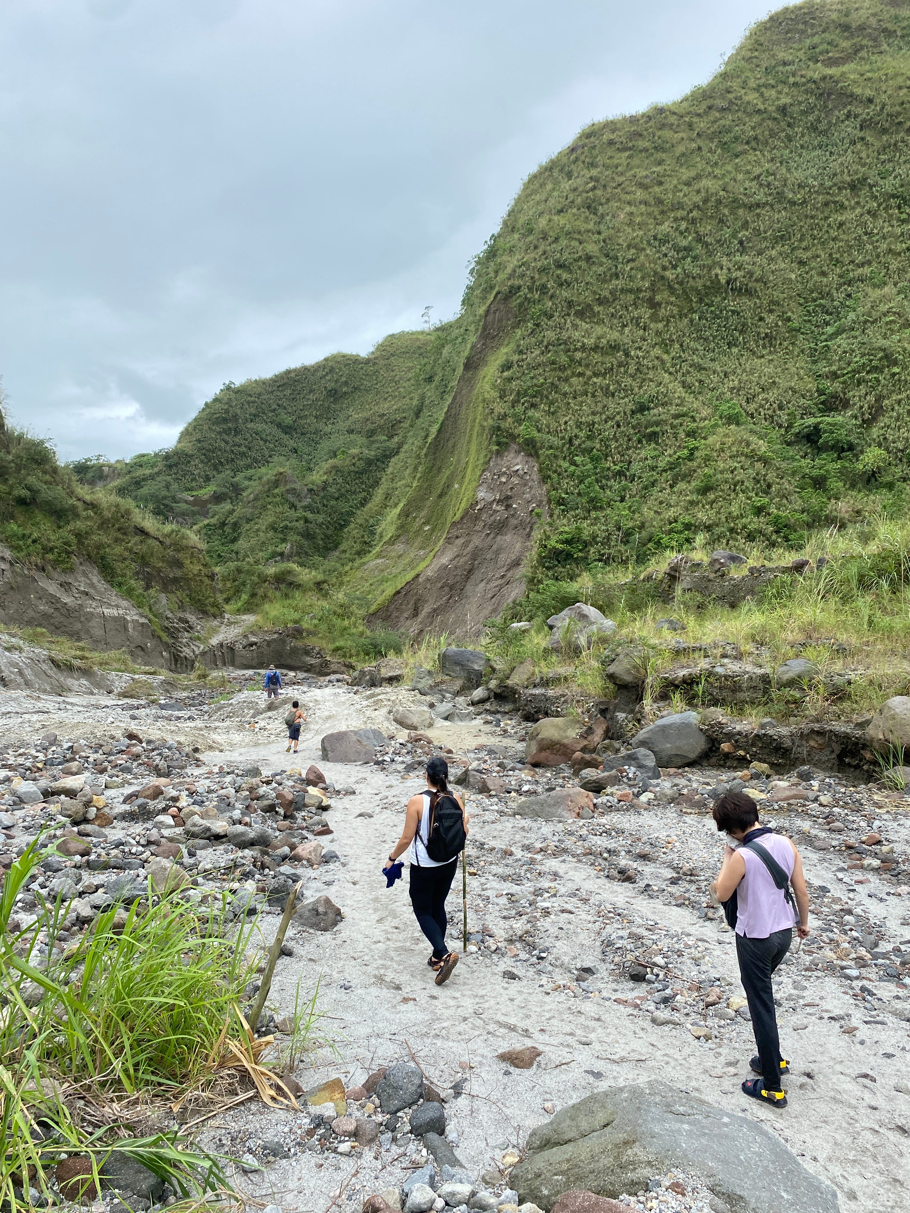 Mt pinatubo outlet hike tour