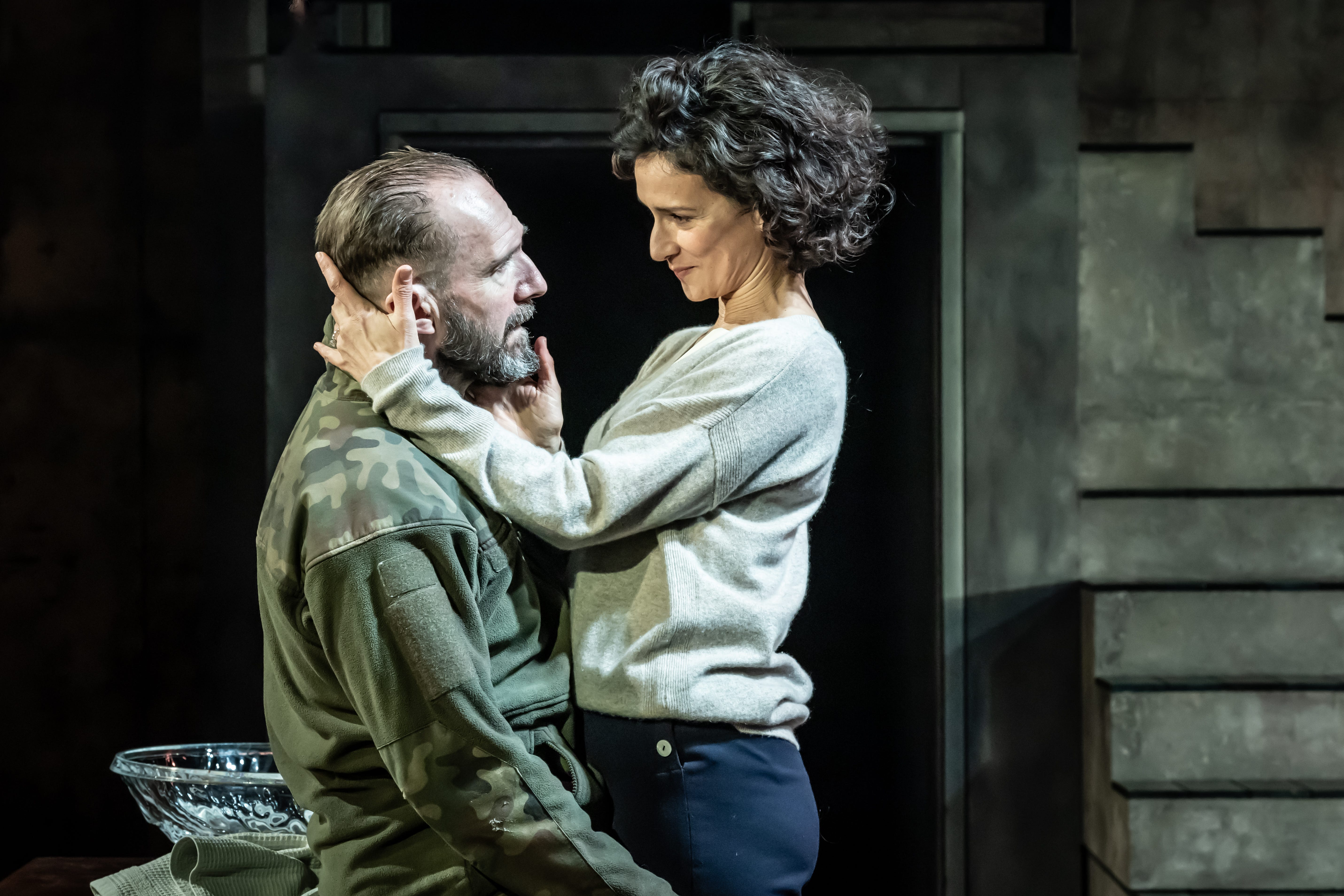 Review Macbeth starring Ralph Fiennes and Indira Varma